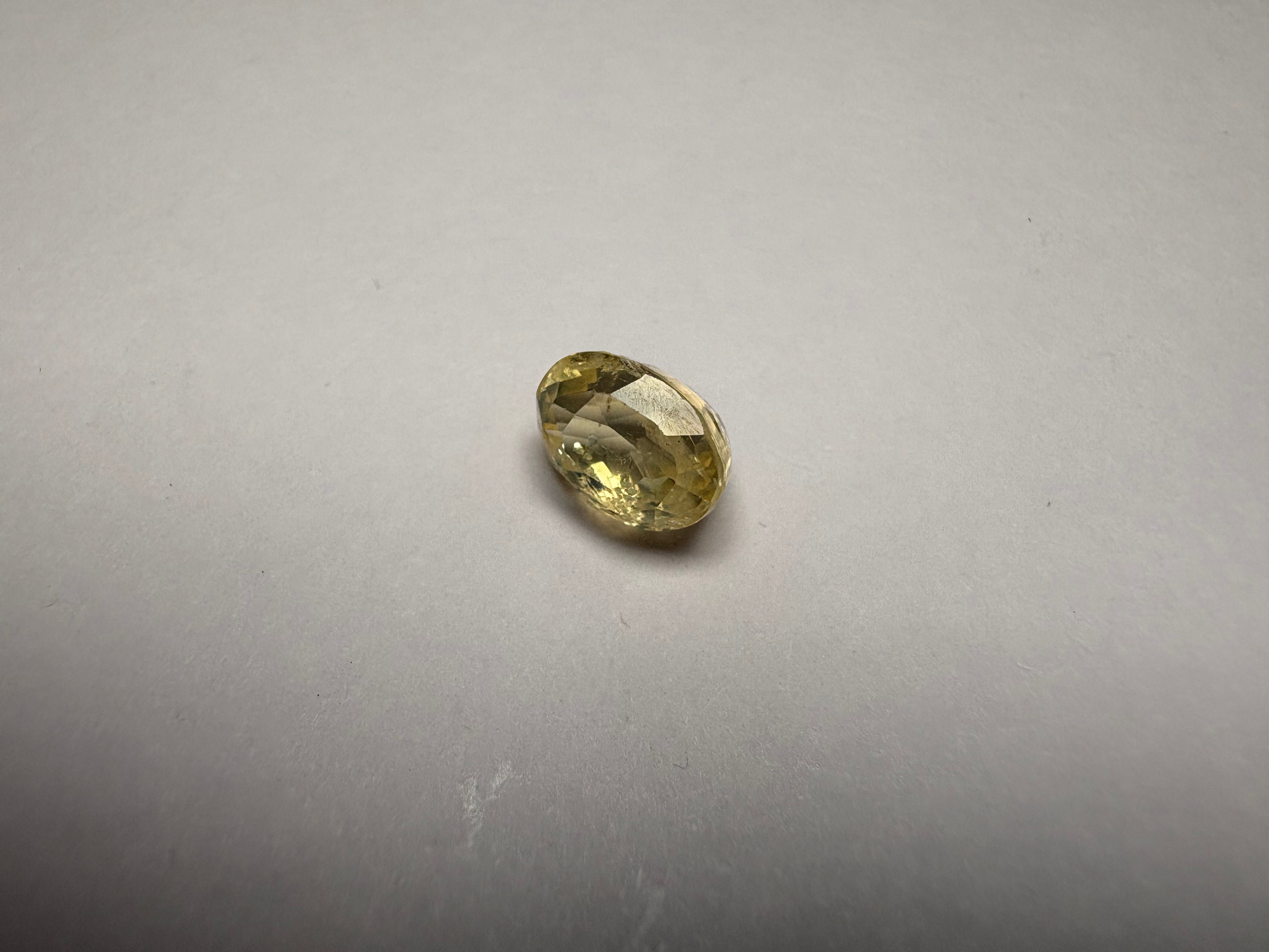 Yellow Sapphire 3.34 carat YSR-236 close view