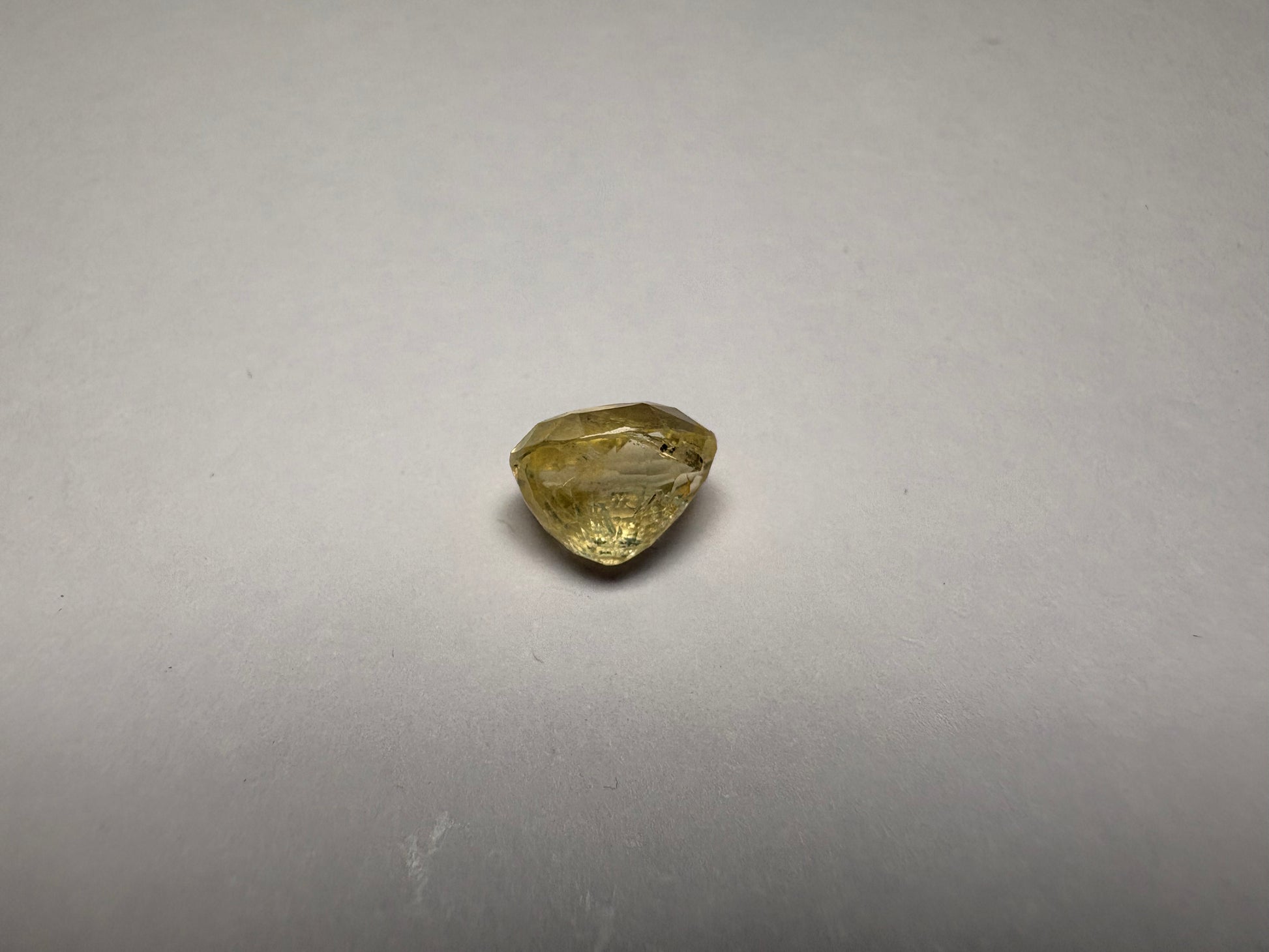 Yellow Sapphire 3.34 carat YSR-236 reverse view