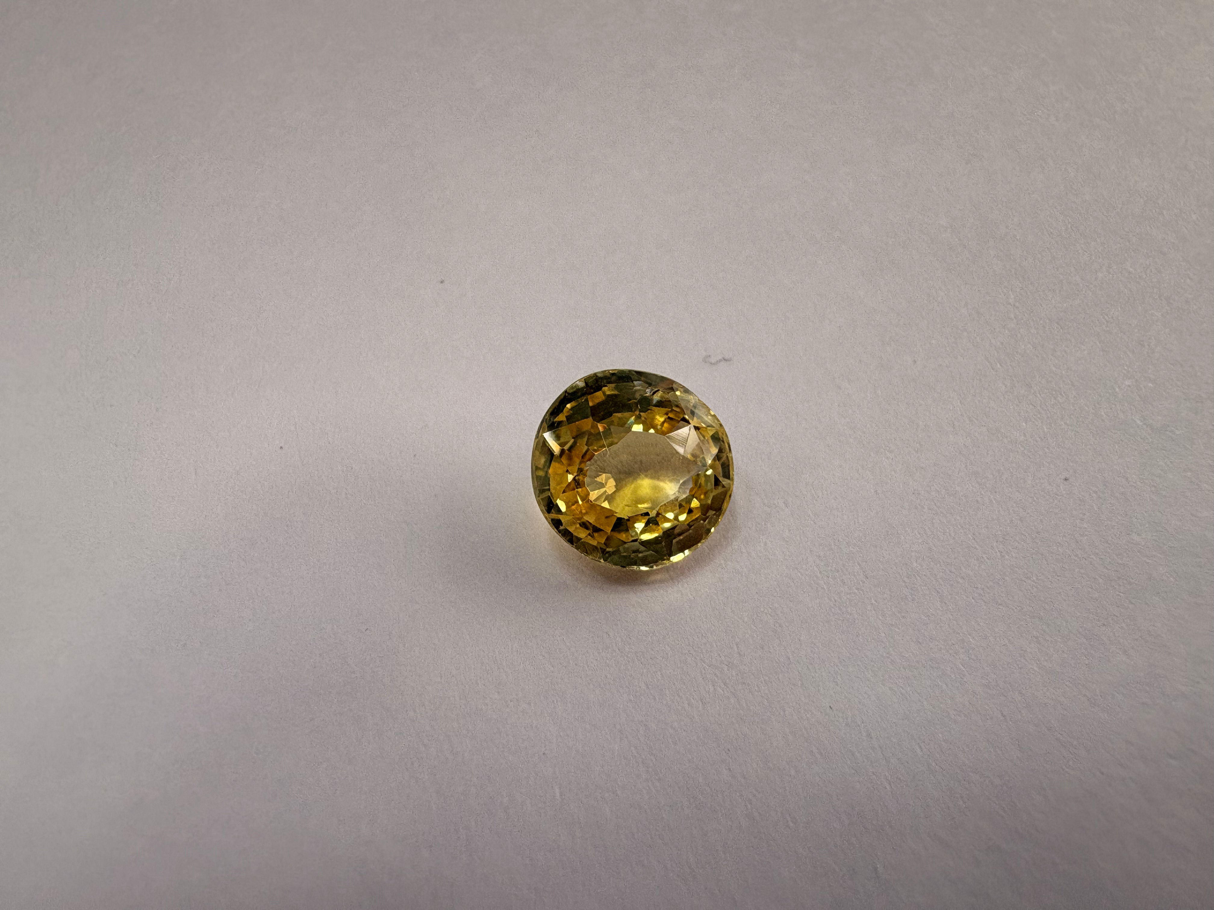 Yellow Sapphire 3.10 carat YSR-238 alternate face-up view