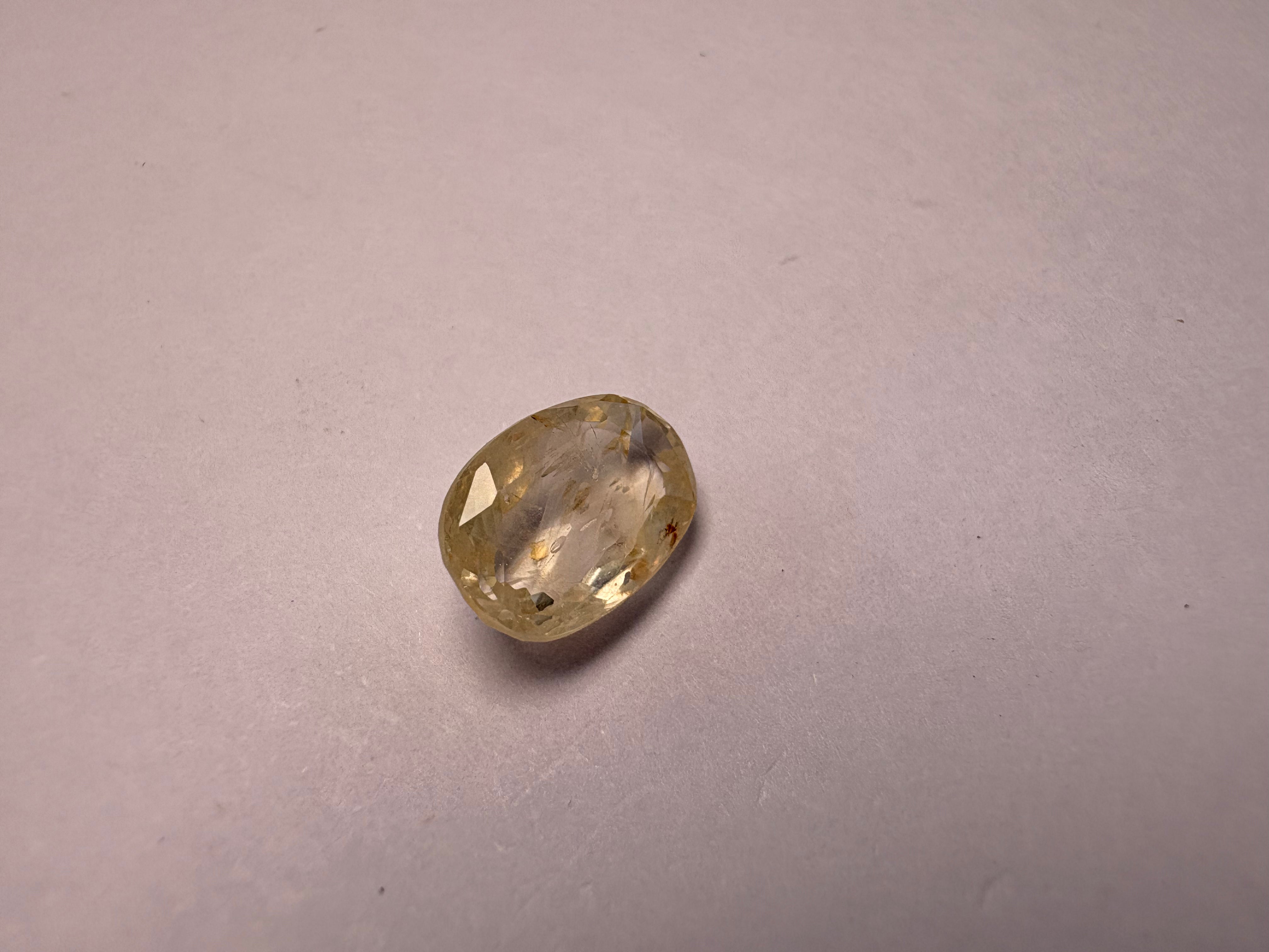 Yellow Sapphire 3.70 carat YSR-242 close view