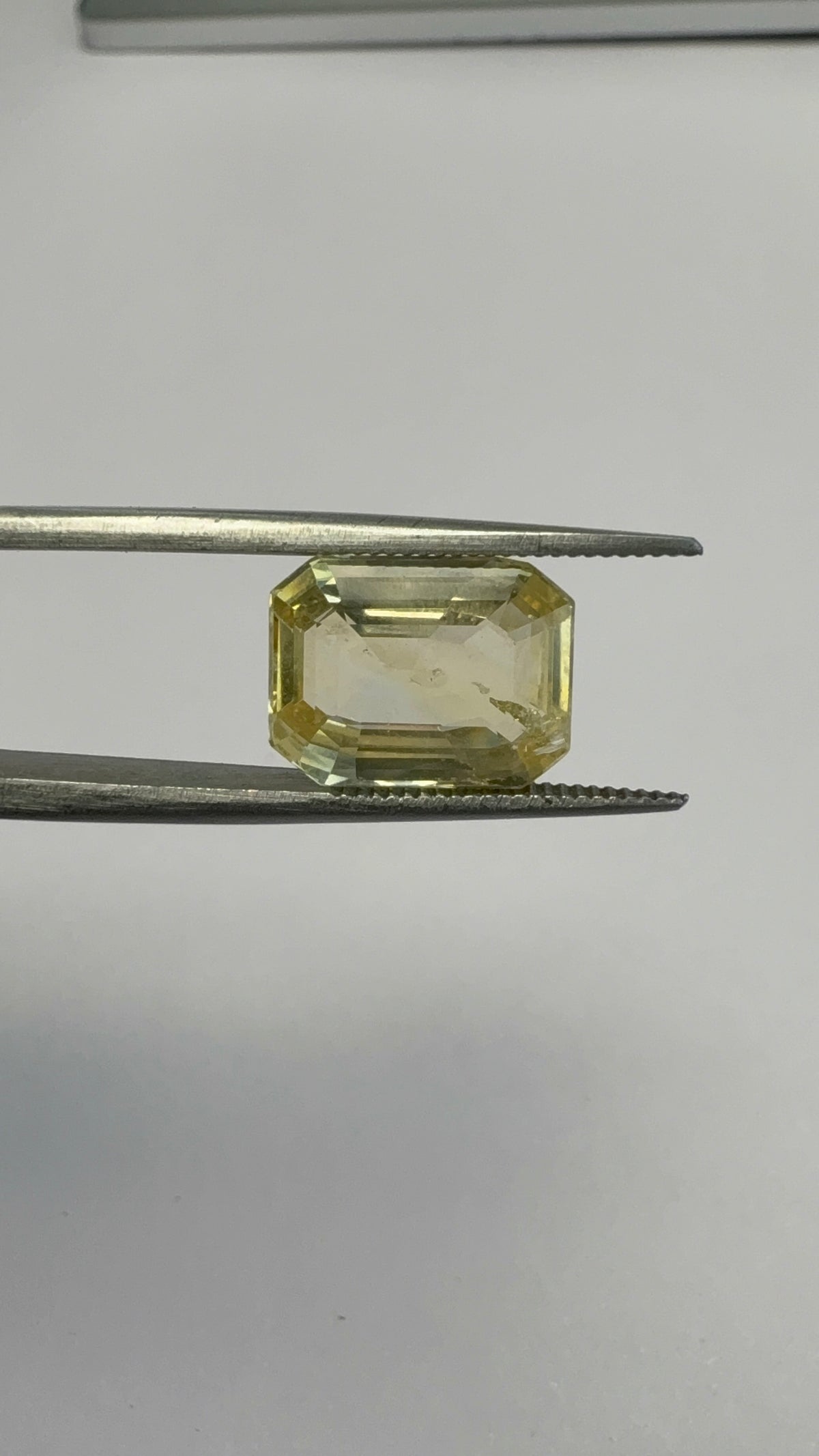 Yellow Sapphire 5.63 carat YSR-244 close view
