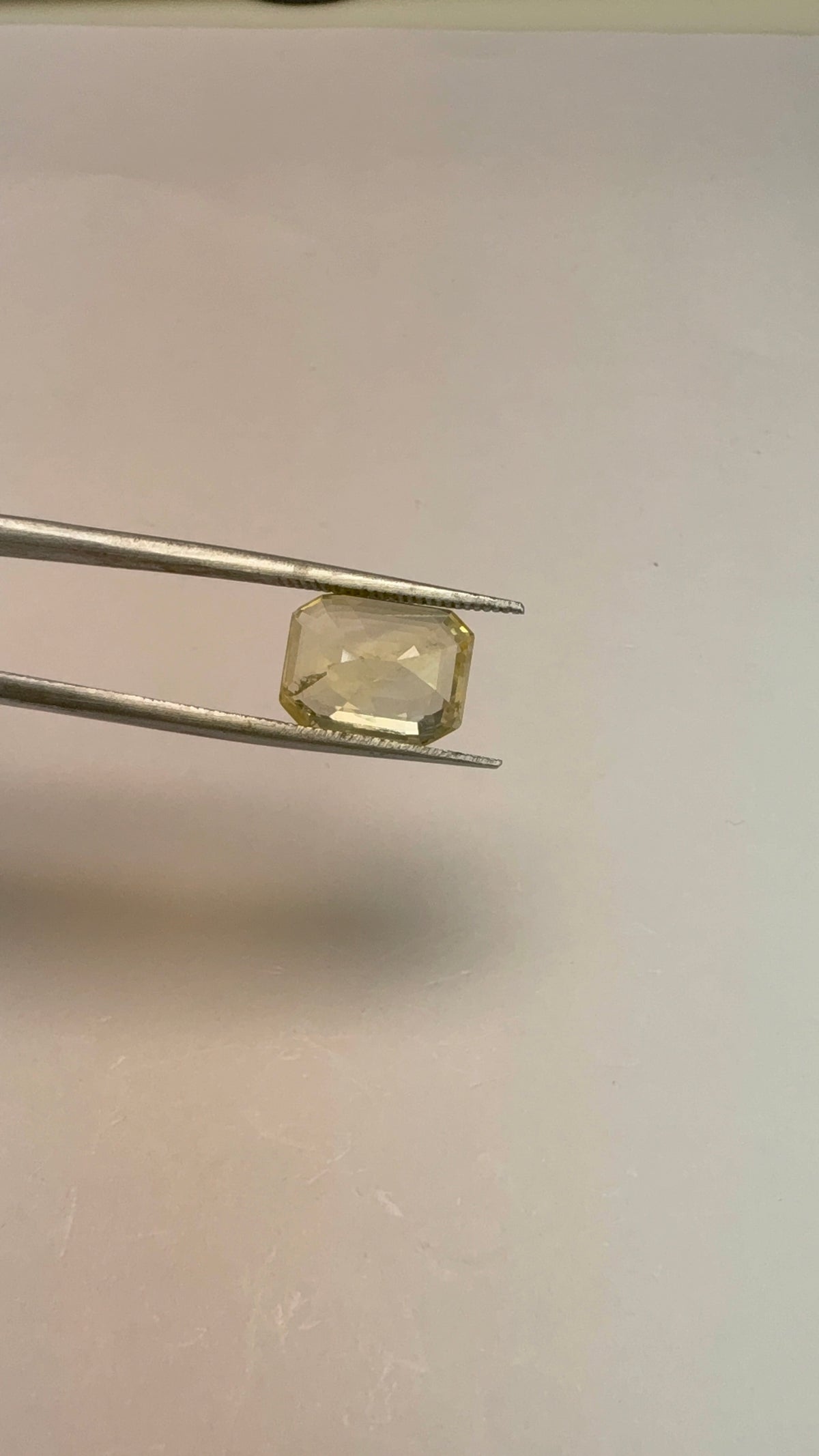 Yellow Sapphire 5.14 carat YSR-245 face-up view