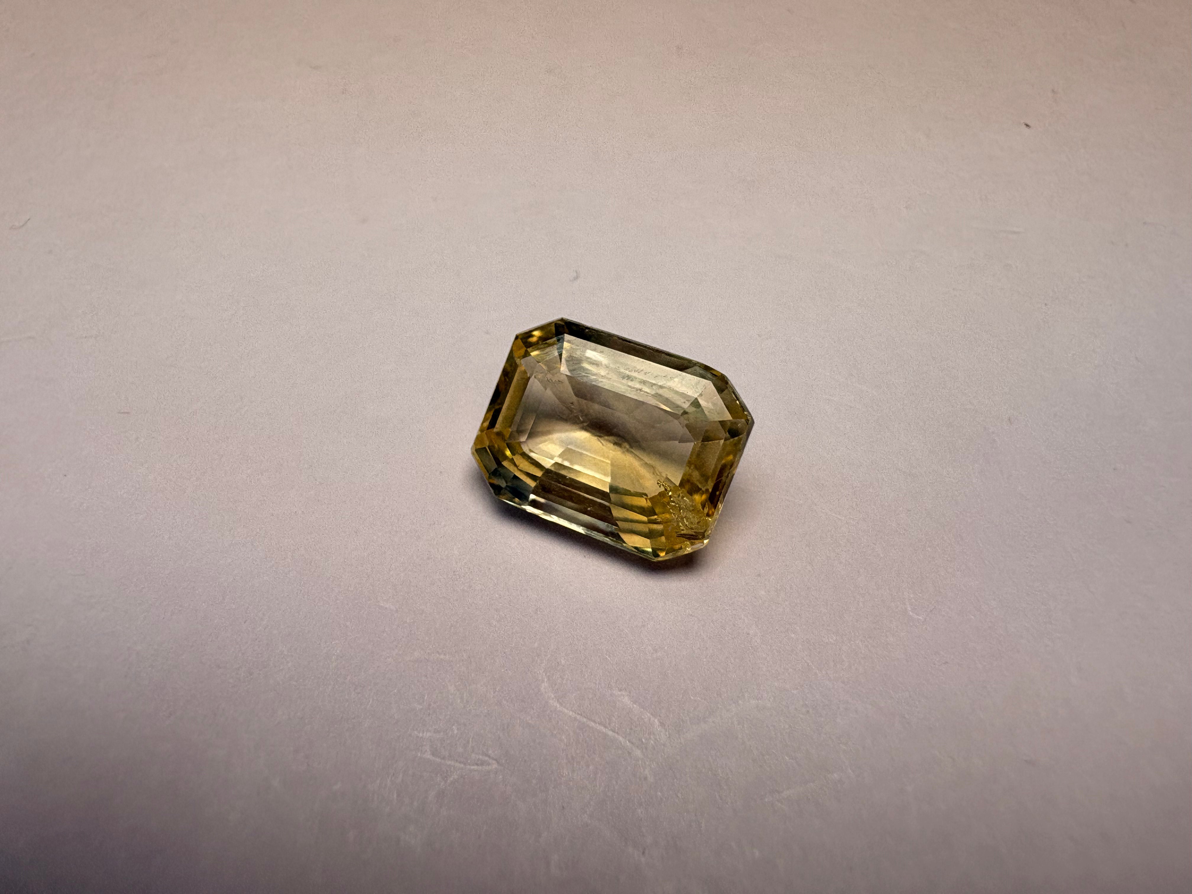 Yellow Sapphire 5.14 carat YSR-245 close view