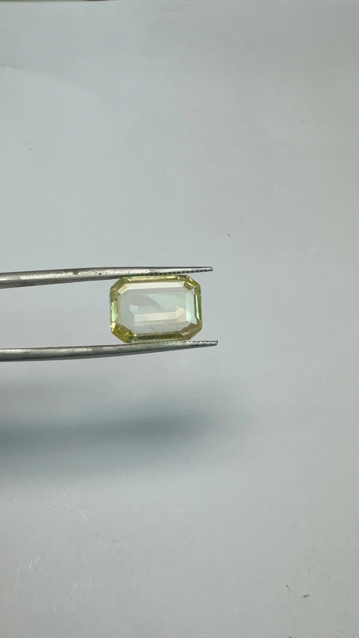Yellow Sapphire 4.00 carat YSR-246 front view
