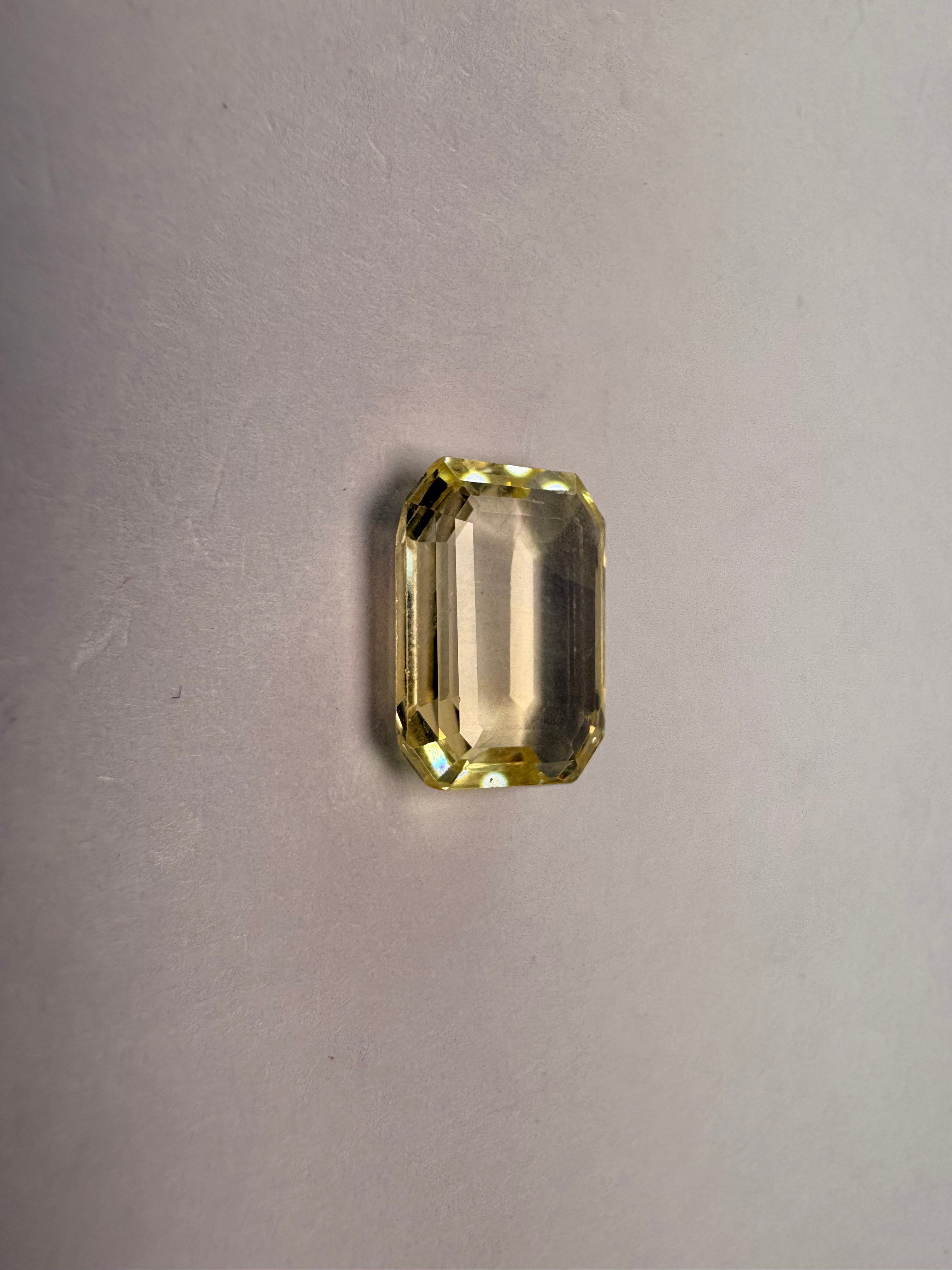 Yellow Sapphire 4.00 carat YSR-246 alternate face-up view