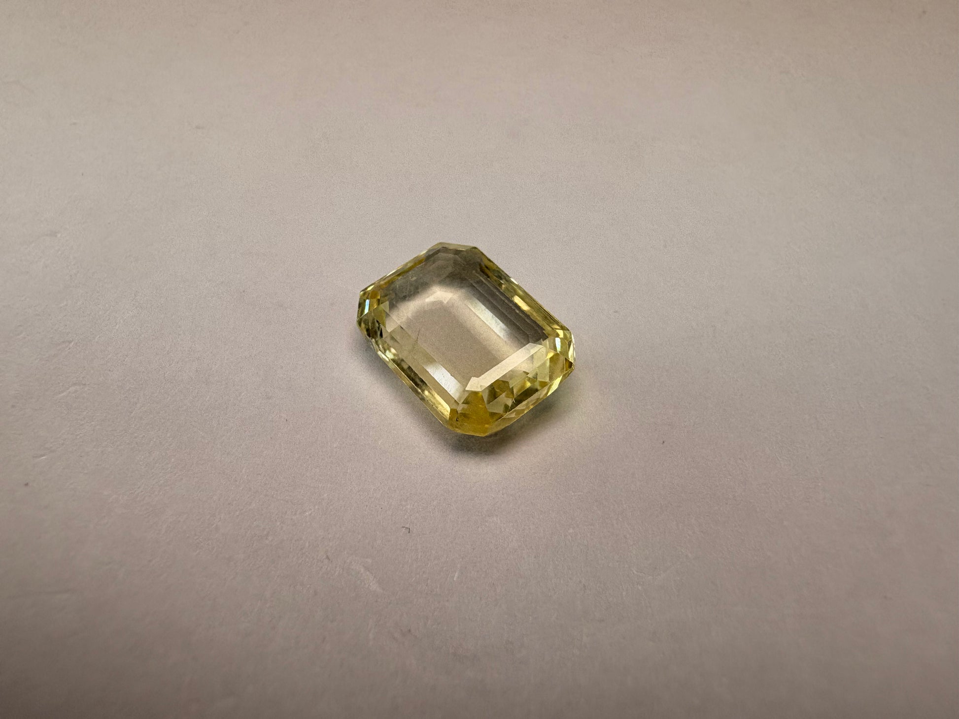 Yellow Sapphire 4.00 carat YSR-246 angled view