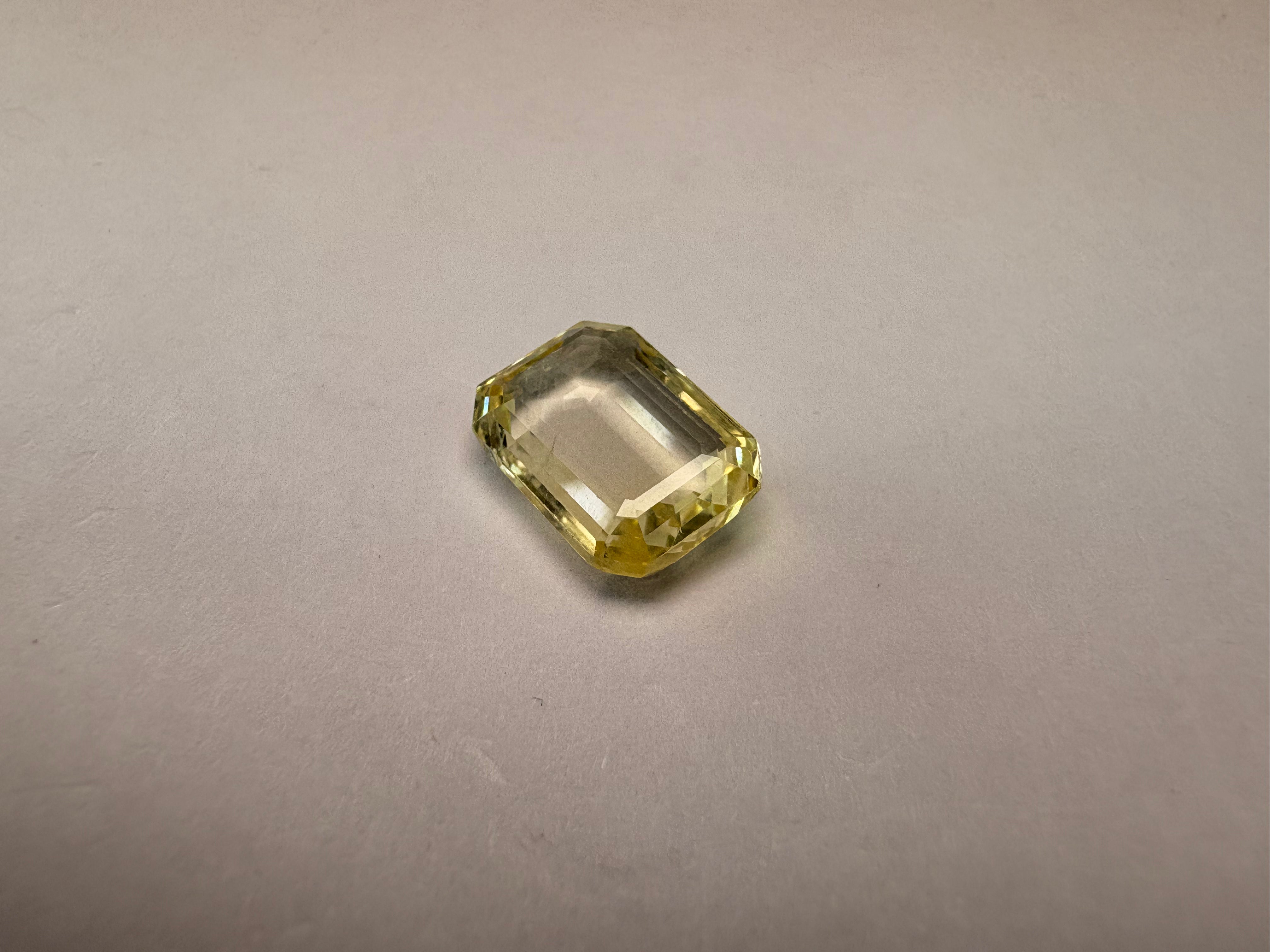 Yellow Sapphire 4.00 carat YSR-246 angled view