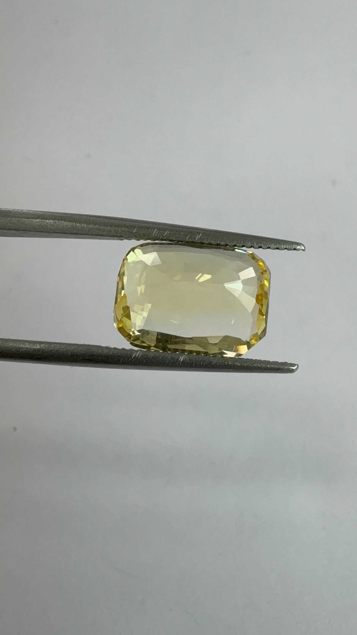 Yellow Sapphire 5.03 carat YSR-247 face-up view