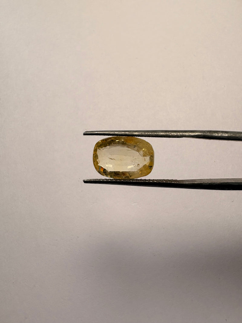 Yellow Sapphire – 5.06 Carat – Sri Lanka
