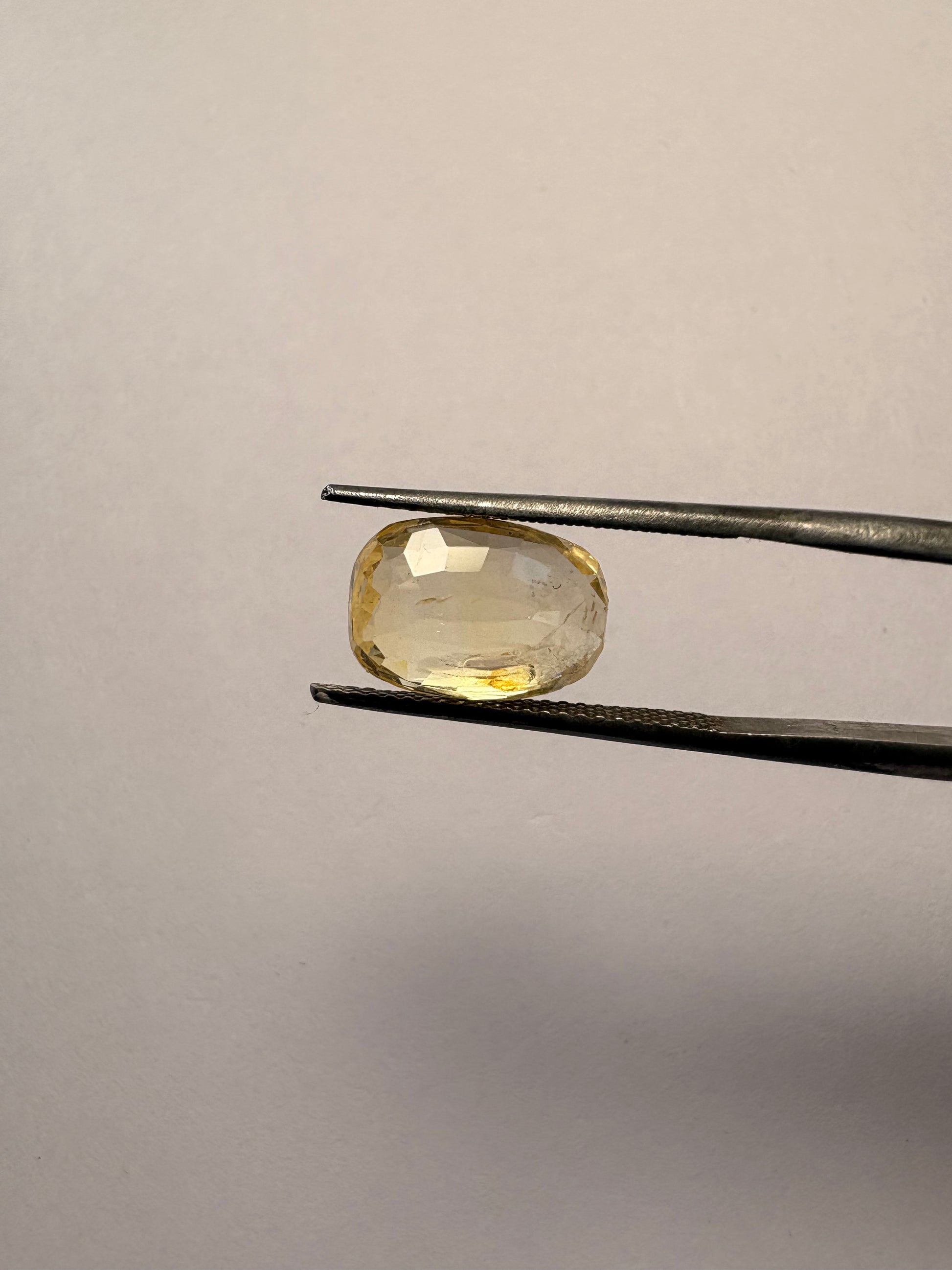 Yellow Sapphire 5.06 carat YSR-249 face-up view
