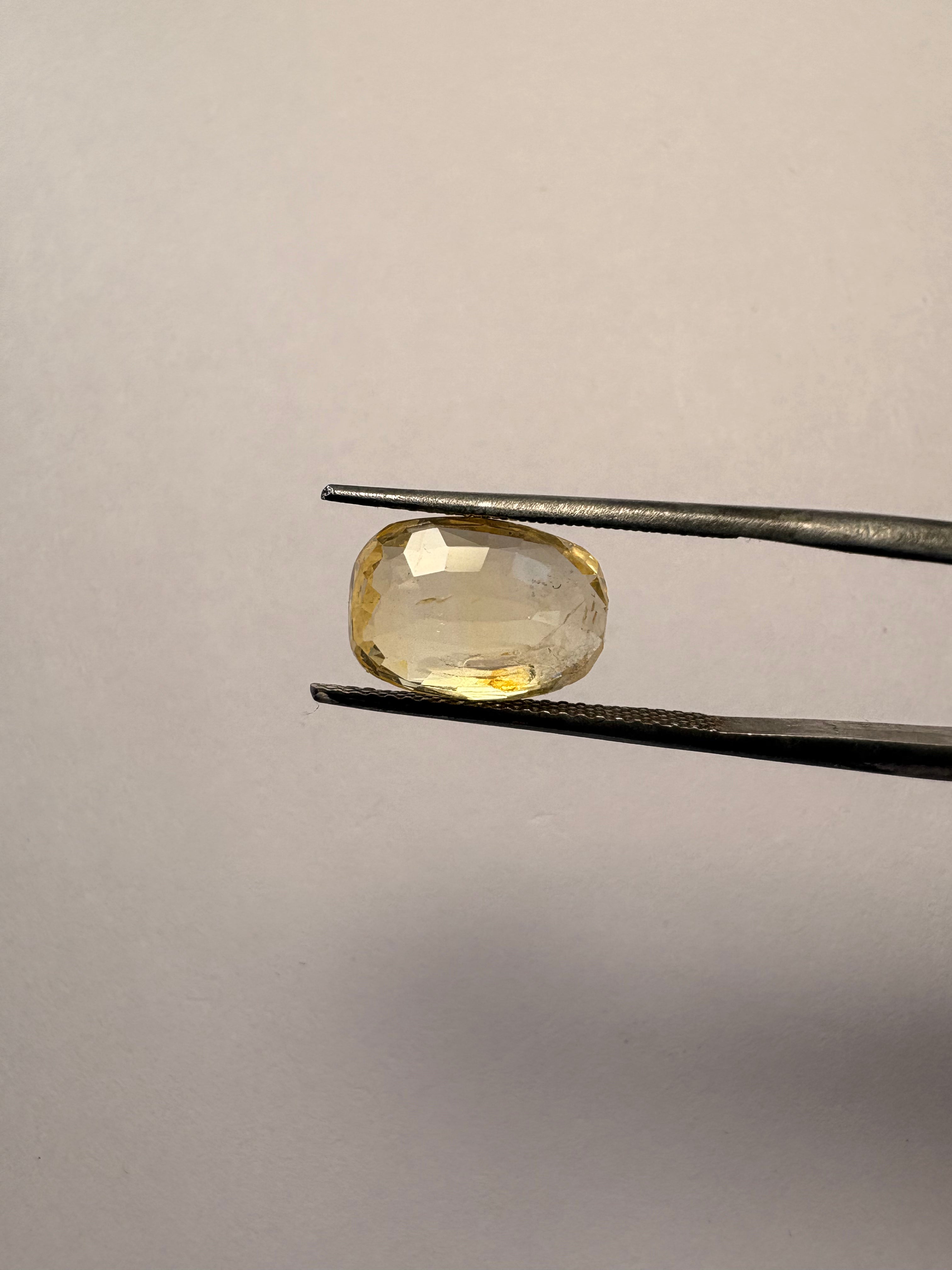 Yellow Sapphire 5.06 carat YSR-249 face-up view