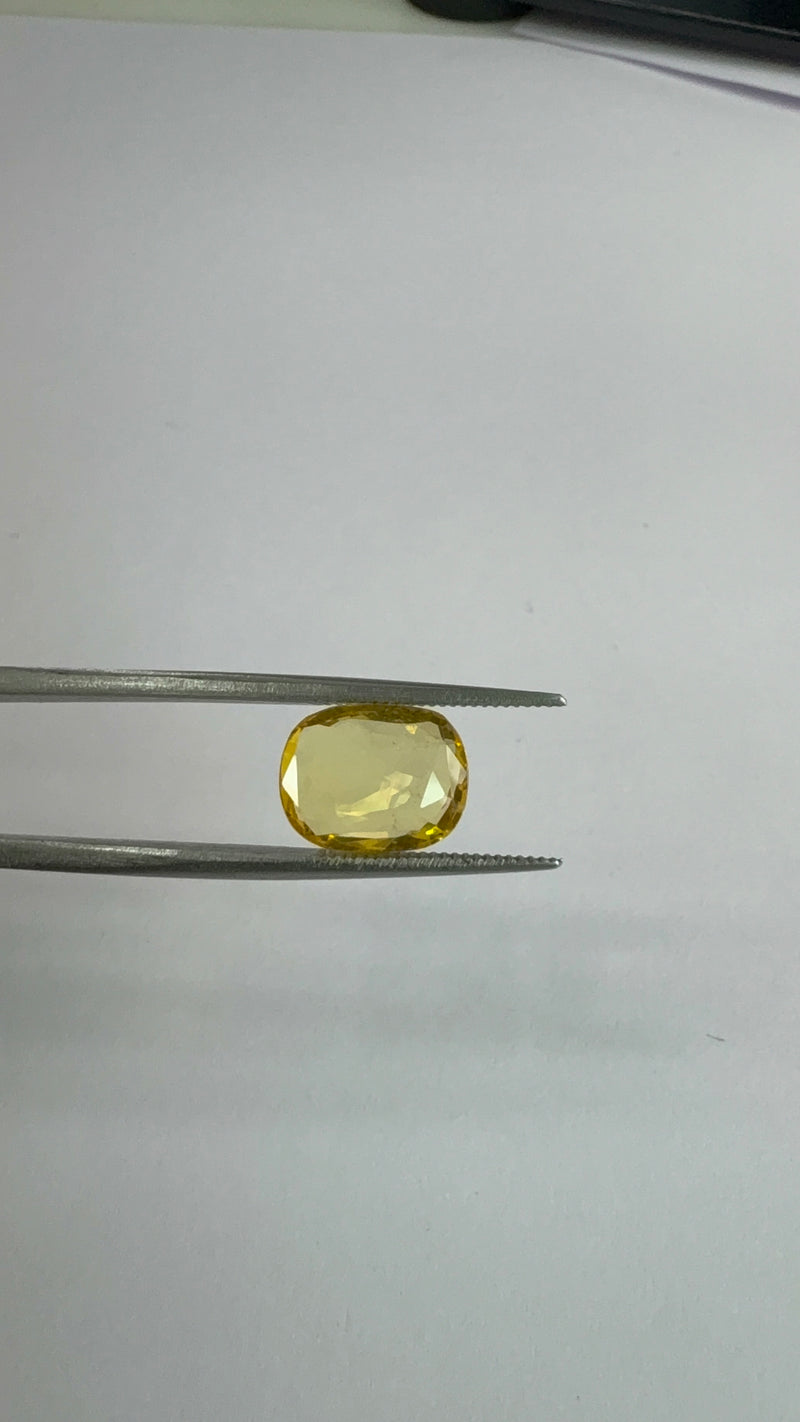Yellow Sapphire – 4.10 Carat – Sri Lanka
