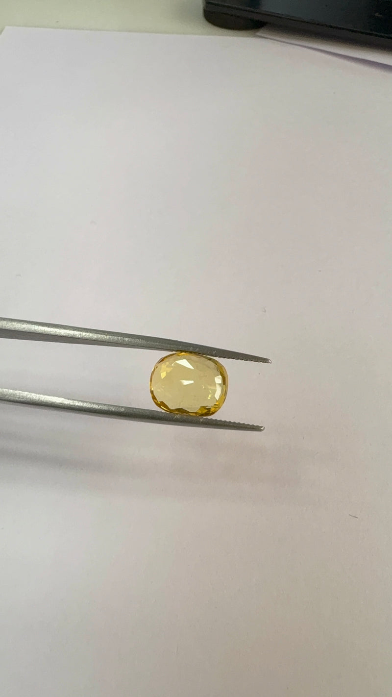 Yellow Sapphire – 4.10 Carat – Sri Lanka