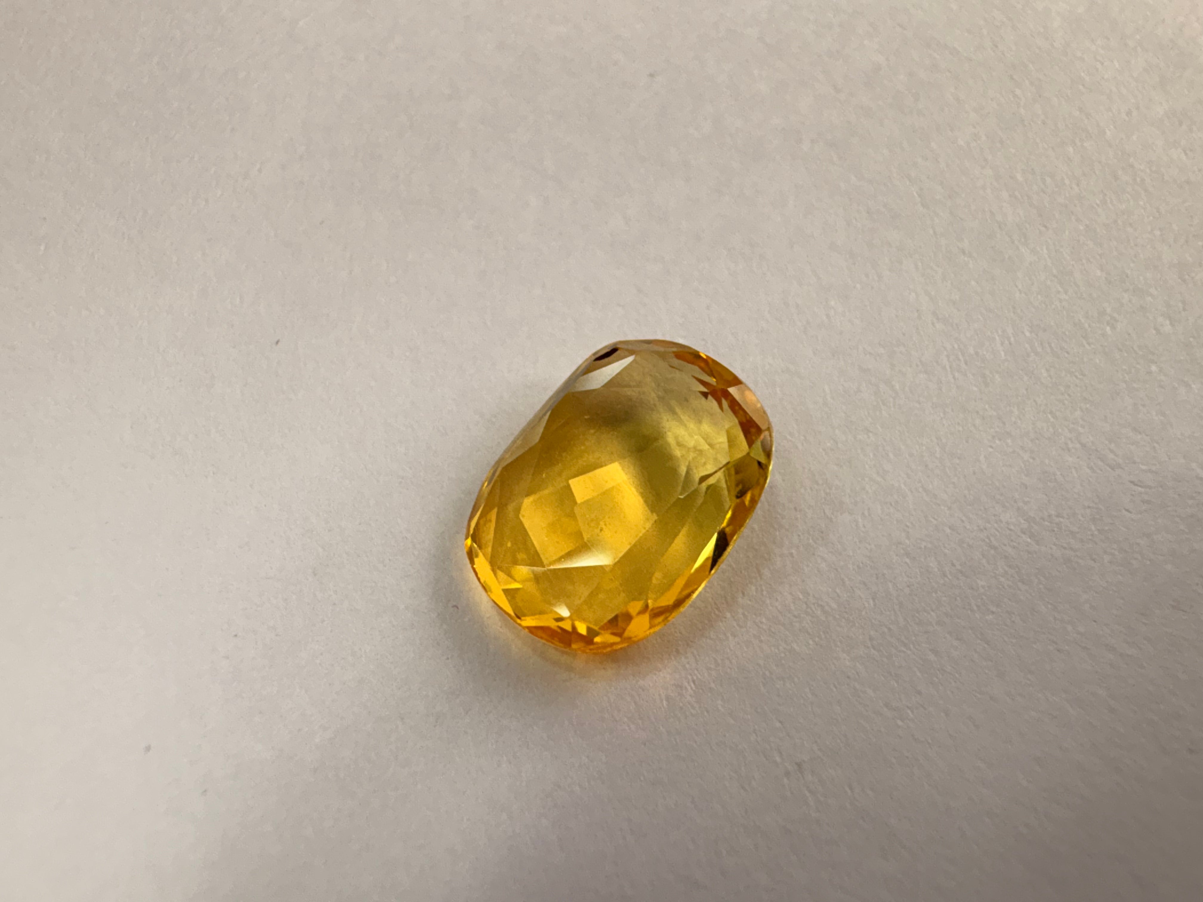 Yellow Sapphire 4.10 carat YSR-254 close view