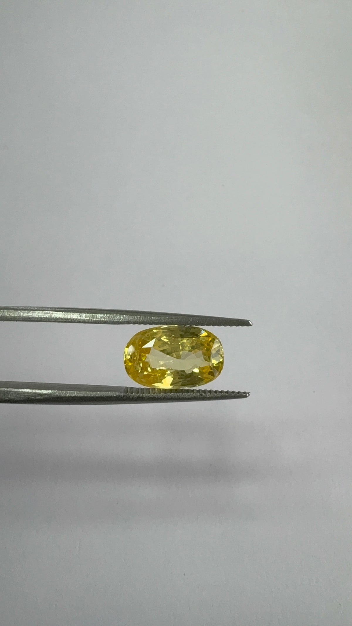Yellow Sapphire 4.05 carat YSR-255 front view