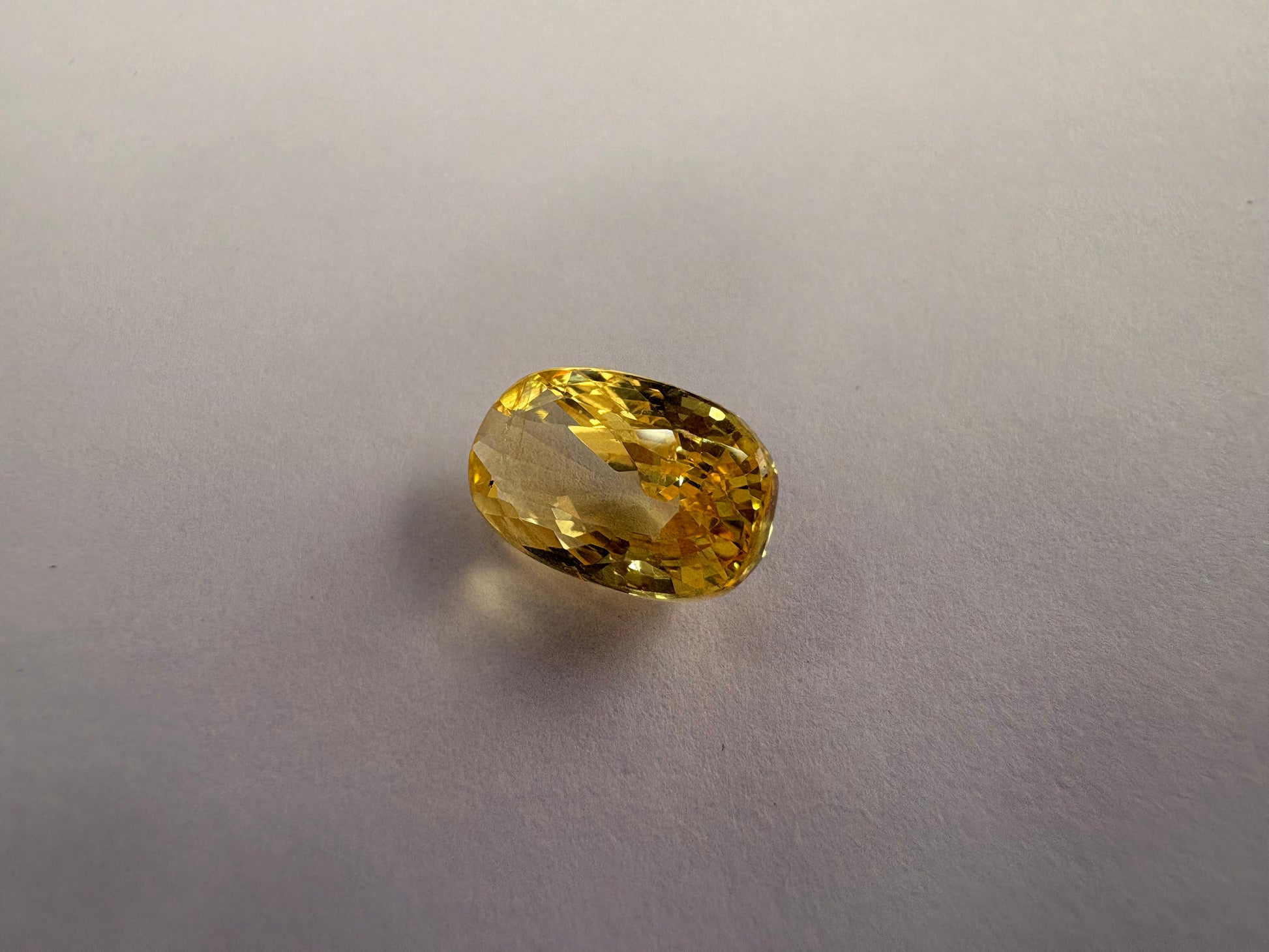 Yellow Sapphire 4.05 carat YSR-255 alternate face-up view