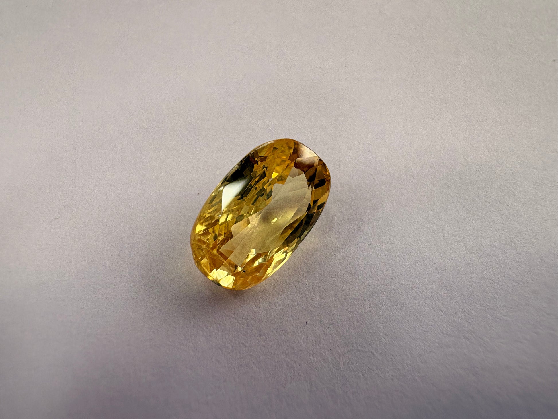 Yellow Sapphire 4.05 carat YSR-255 close view