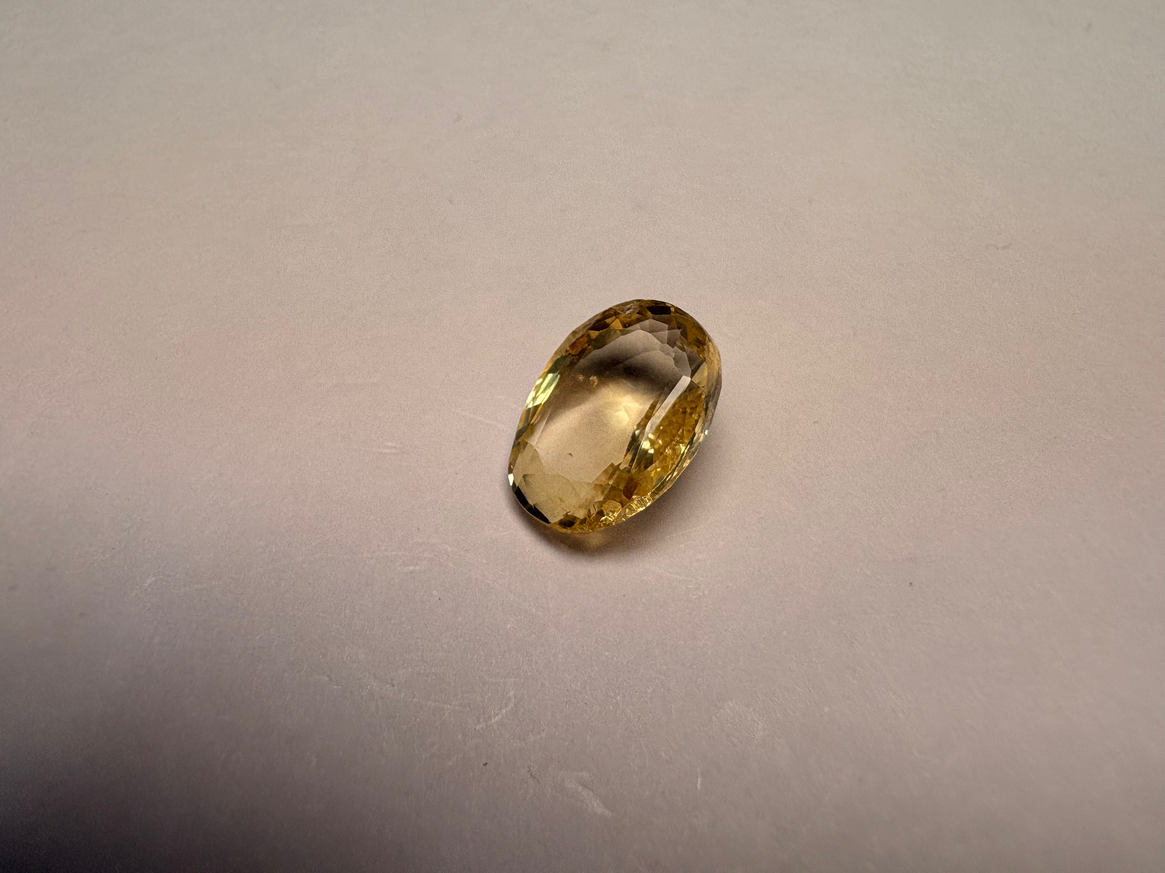 Yellow Sapphire 5.53 carat YSR-256 close view
