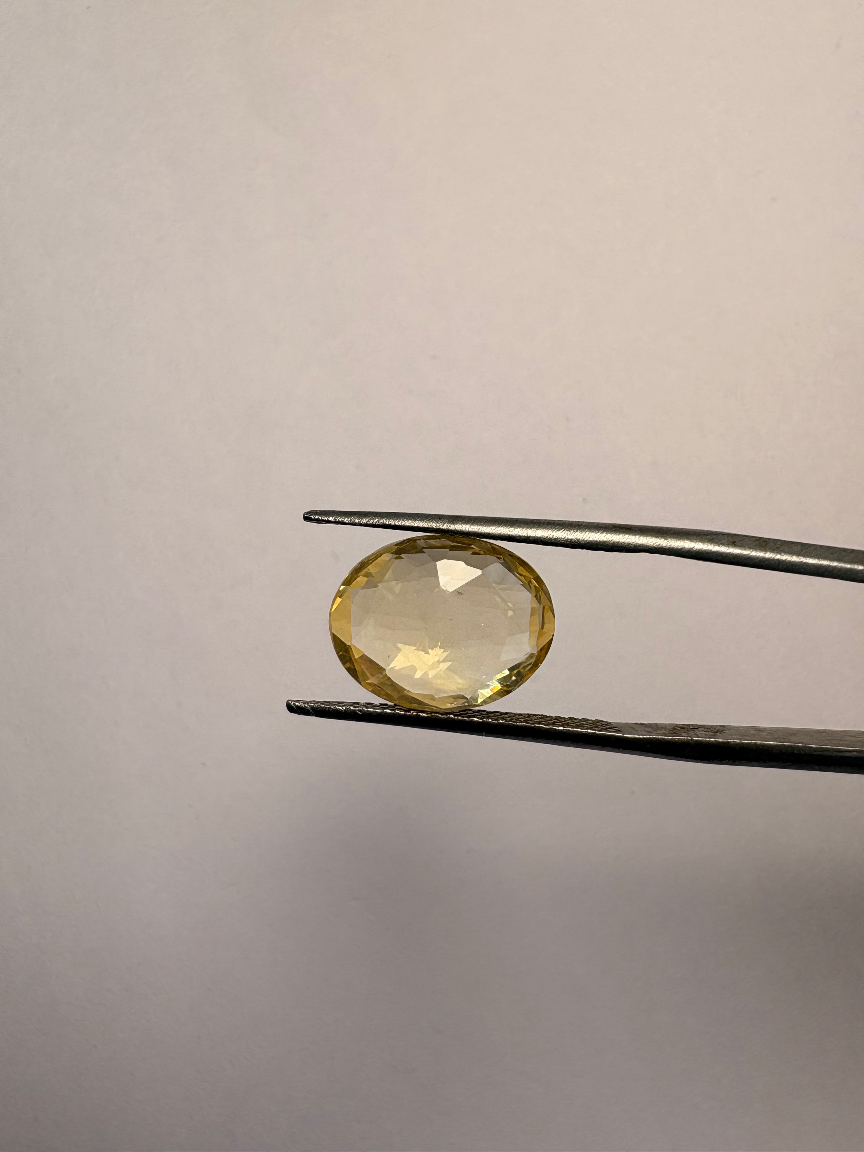 Yellow Sapphire 6.00 carat YSR-257 face-up view
