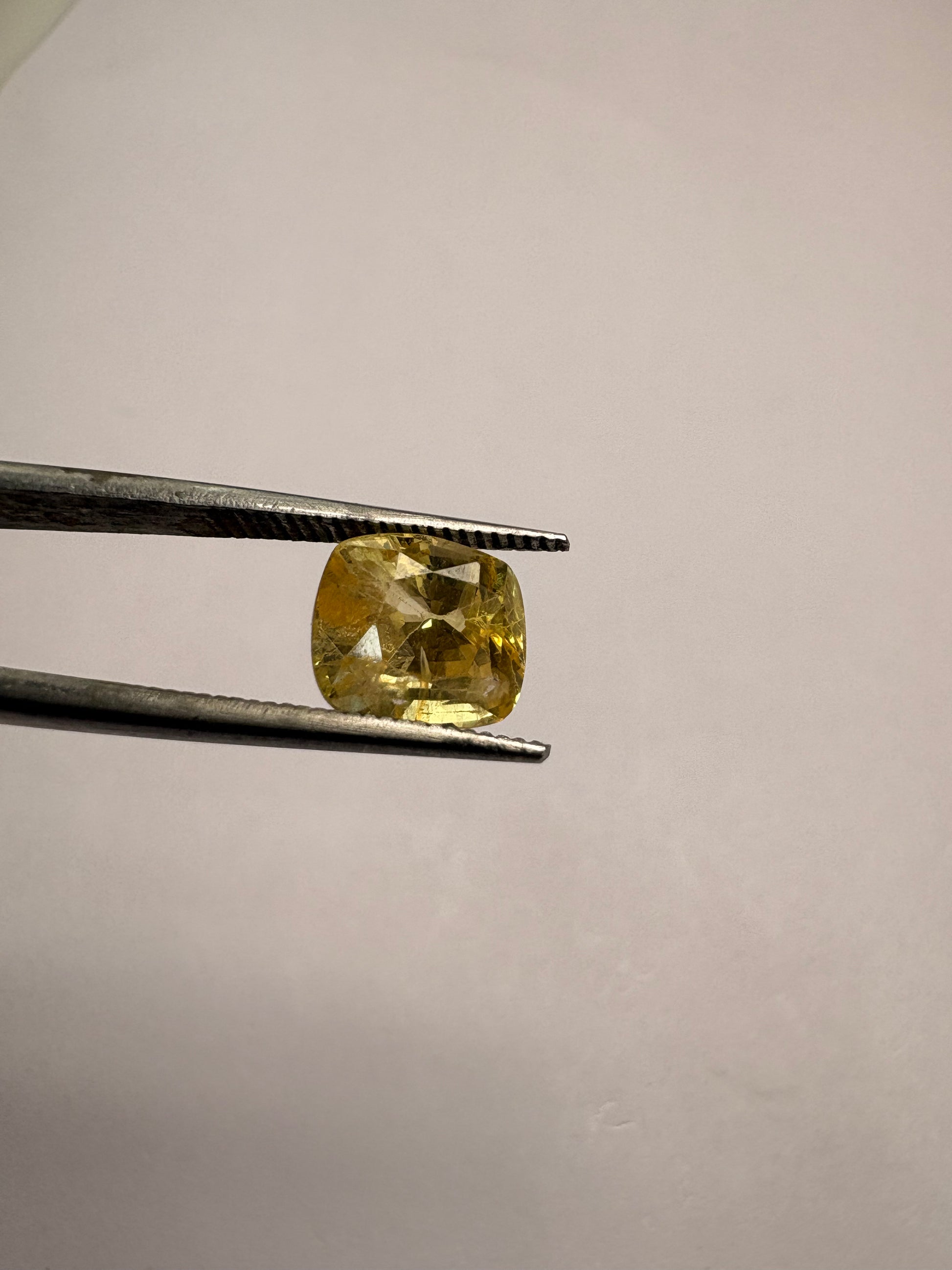 Yellow Sapphire 4.10 carat YSR-259 front view
