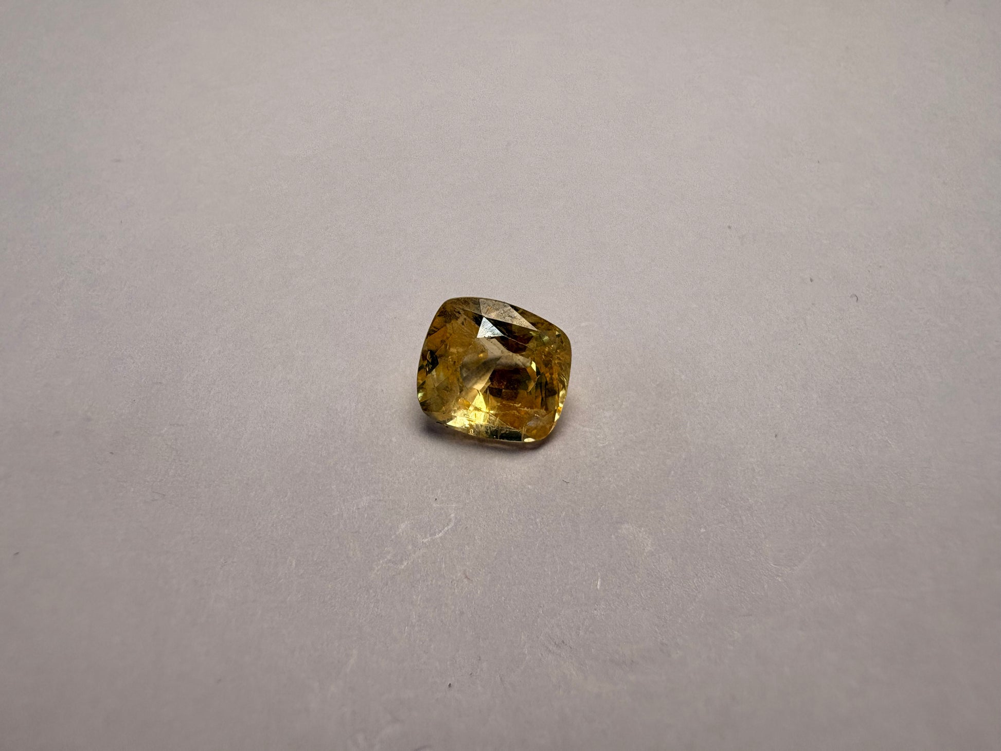 Yellow Sapphire 4.10 carat YSR-259 alternate face-up view