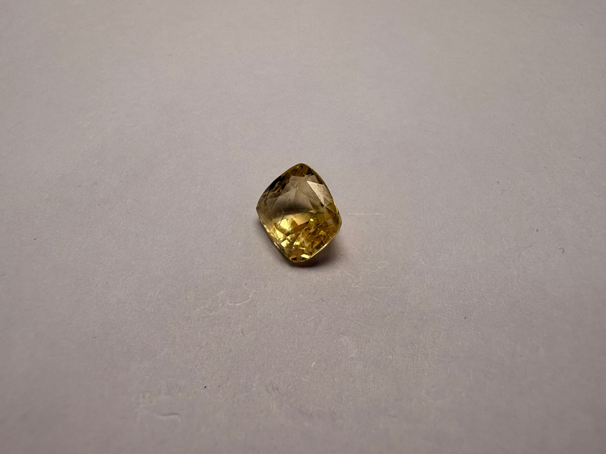 Yellow Sapphire 4.10 carat YSR-259 close view