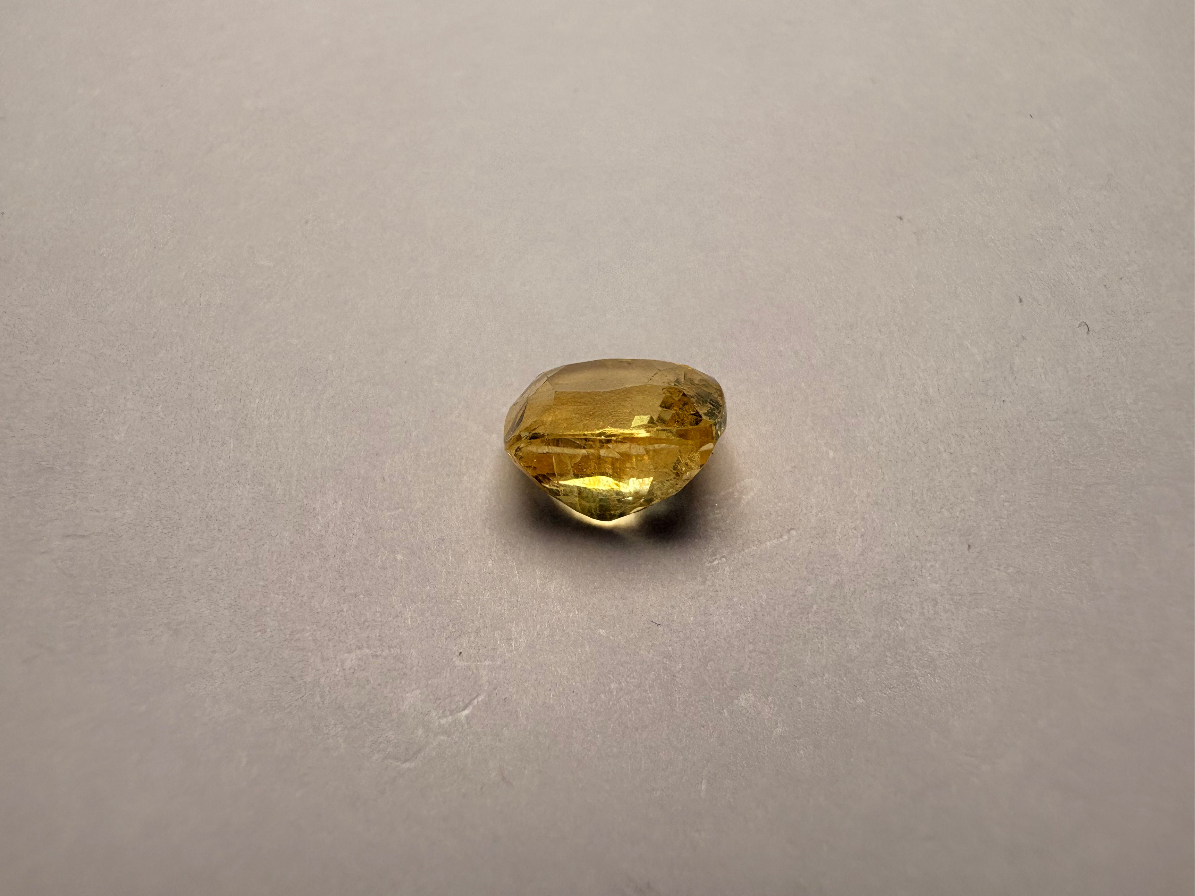 Yellow Sapphire 4.10 carat YSR-259 reverse view