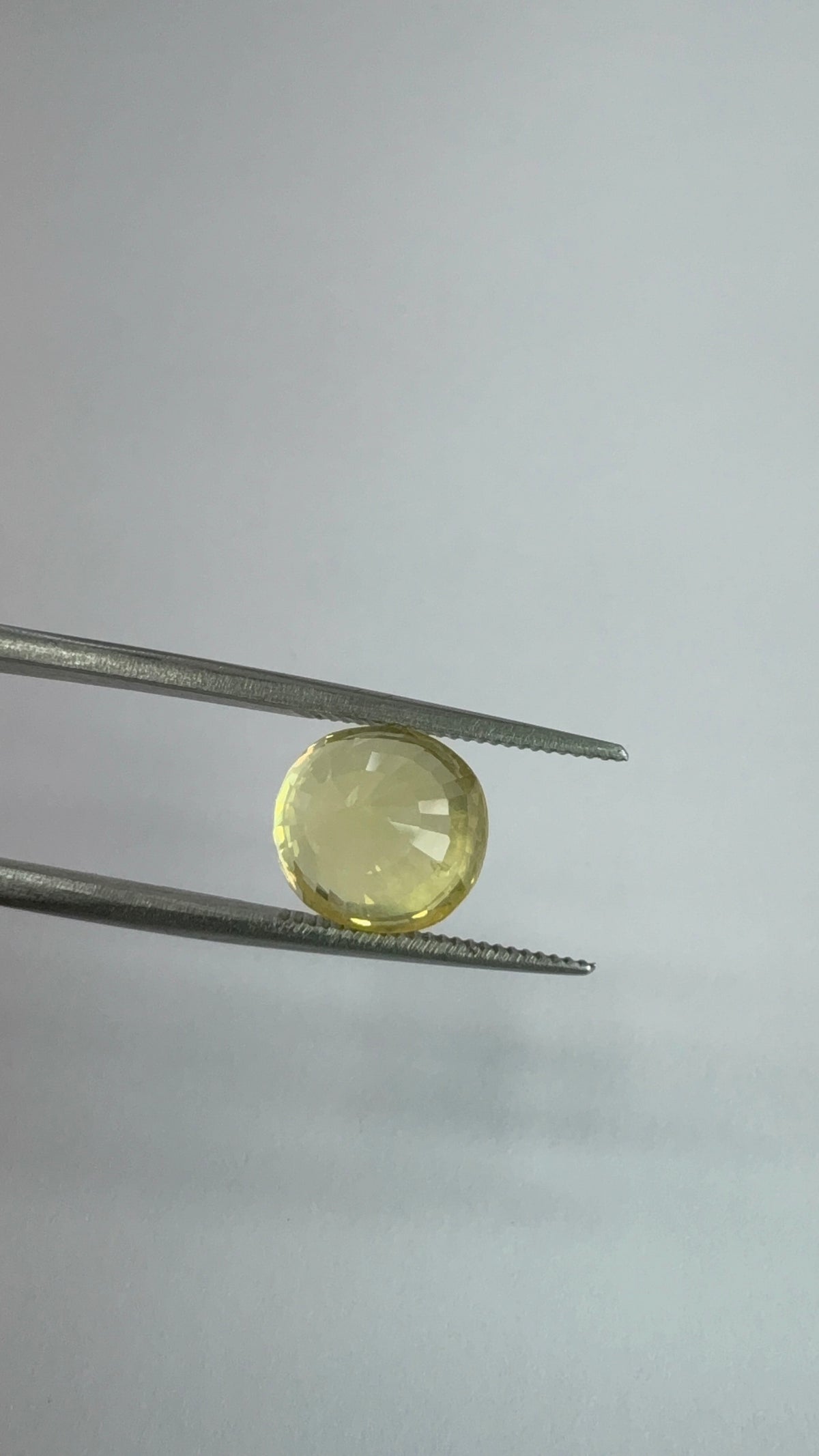 Yellow Sapphire 5.27 carat YSR-261 face-up view