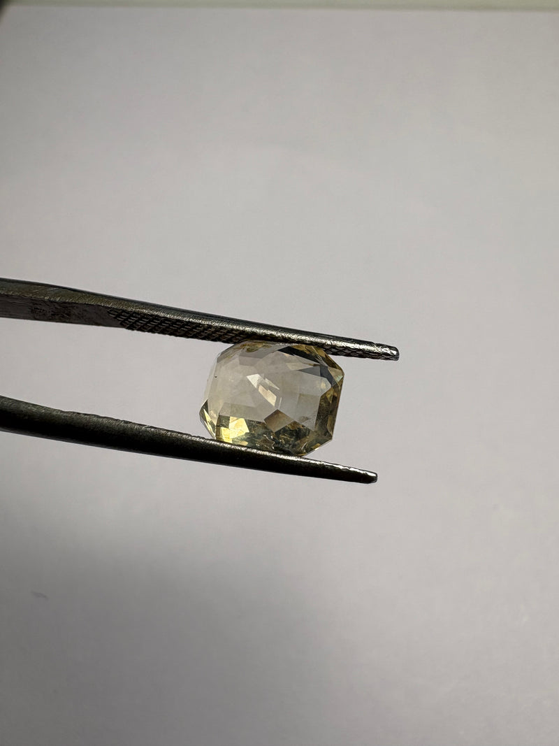 Yellow Sapphire – 3.55 Carat – Sri Lanka