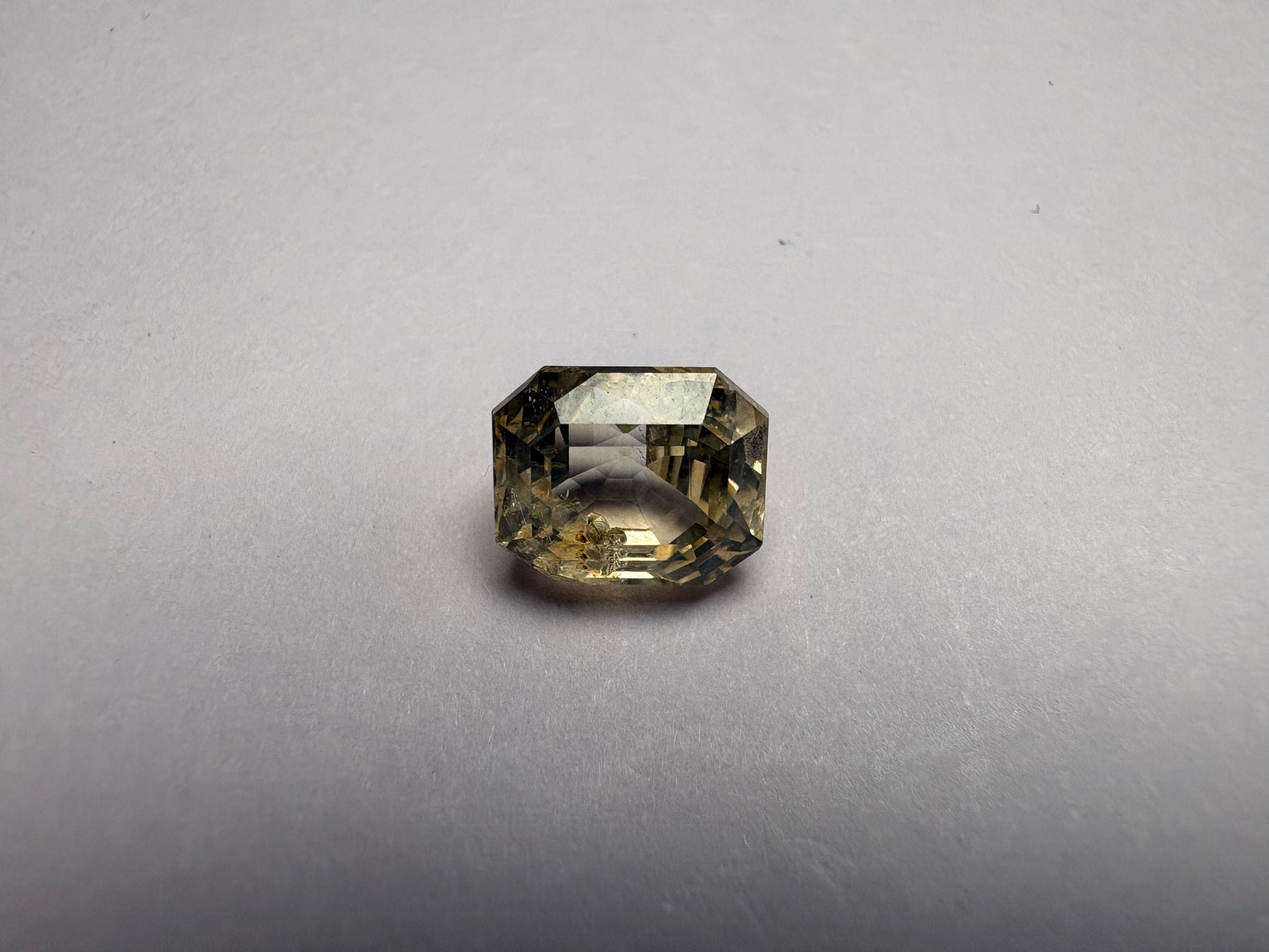 Yellow Sapphire 3.55 carat YSR-263 alternate face-up view