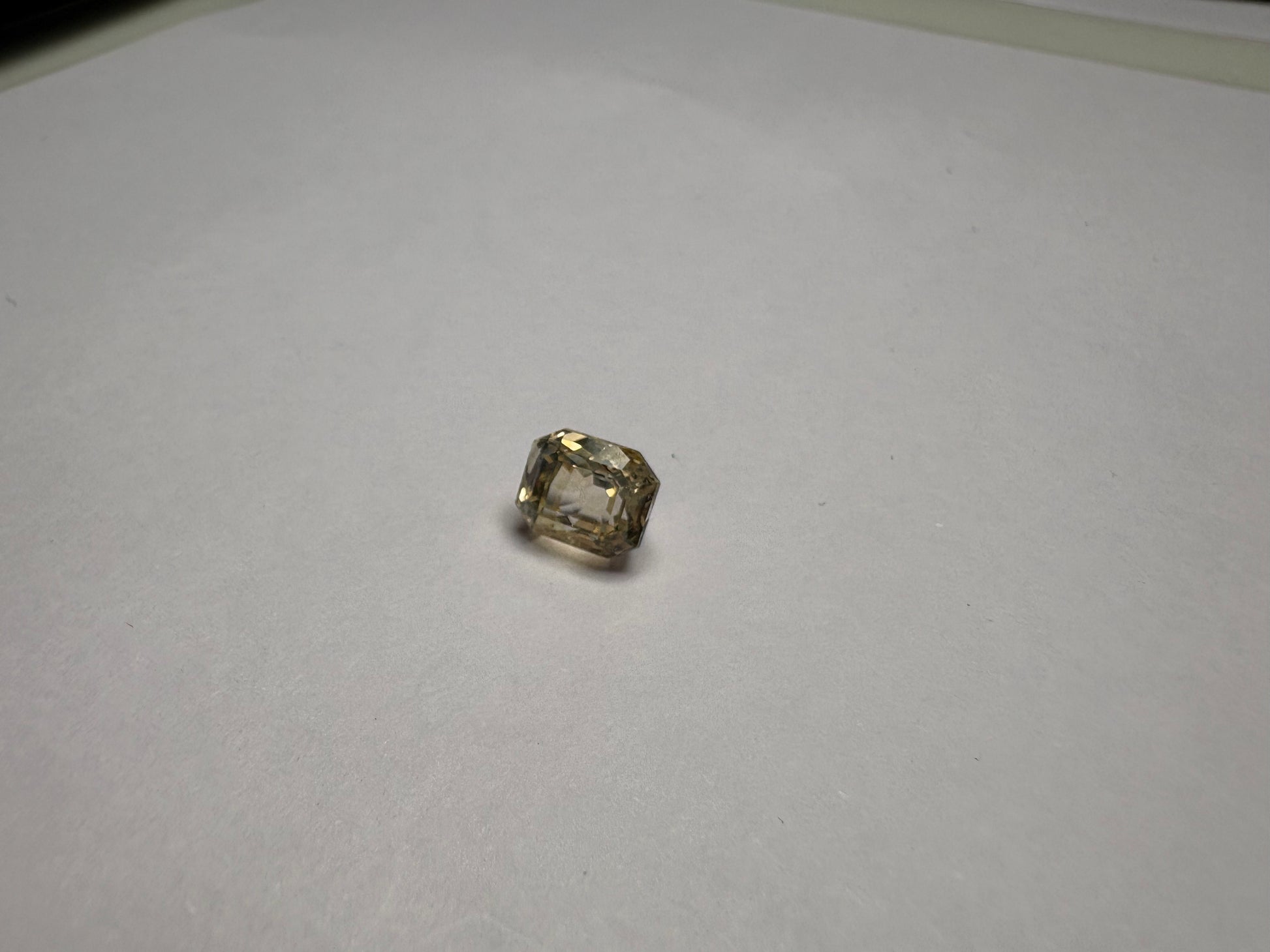 Yellow Sapphire 3.55 carat YSR-263 close view
