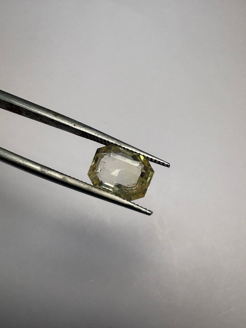 Yellow Sapphire – 3.07 Carat – Sri Lanka