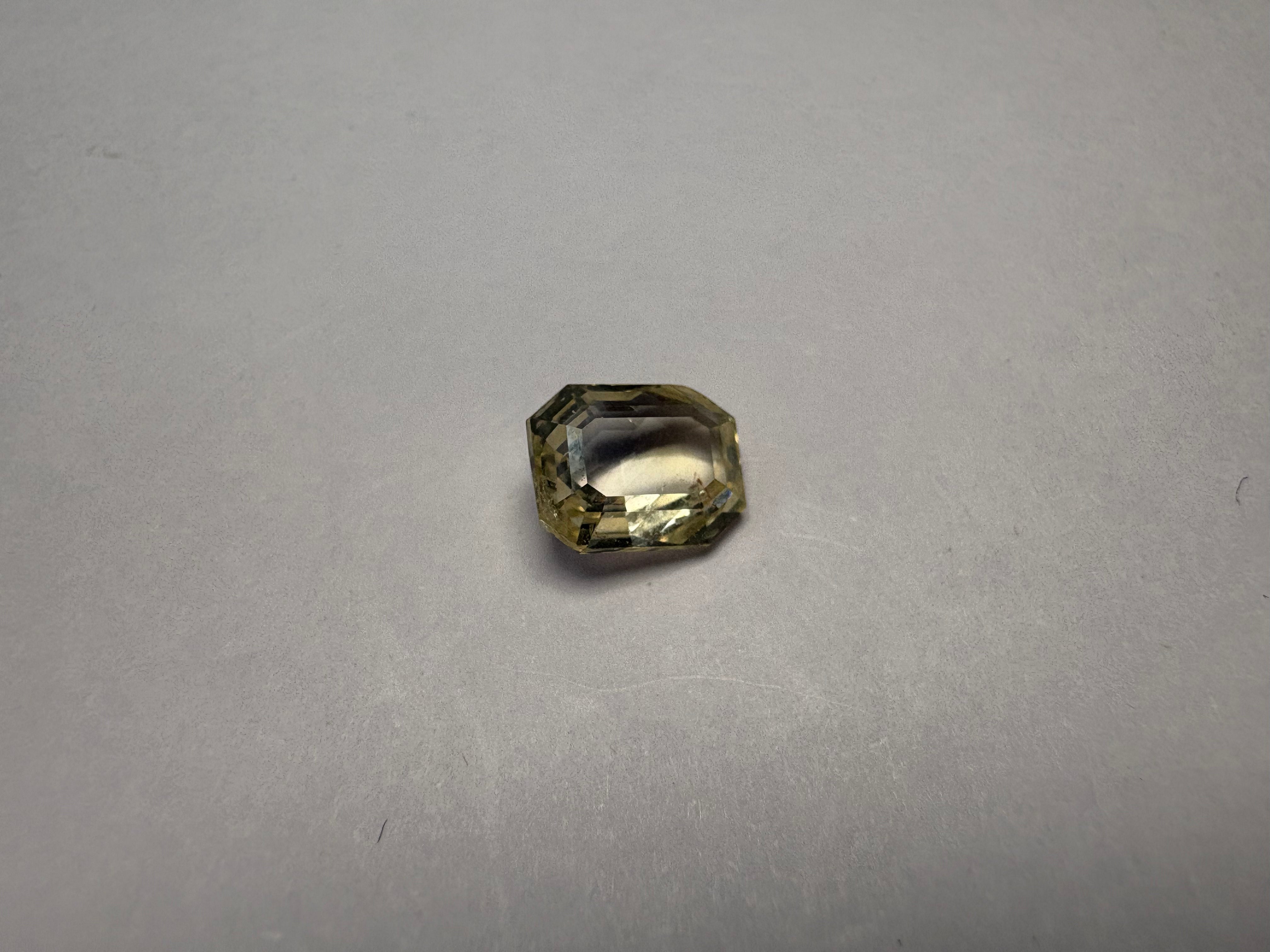 Yellow Sapphire 3.07 carat YSR-264 alternate face-up view