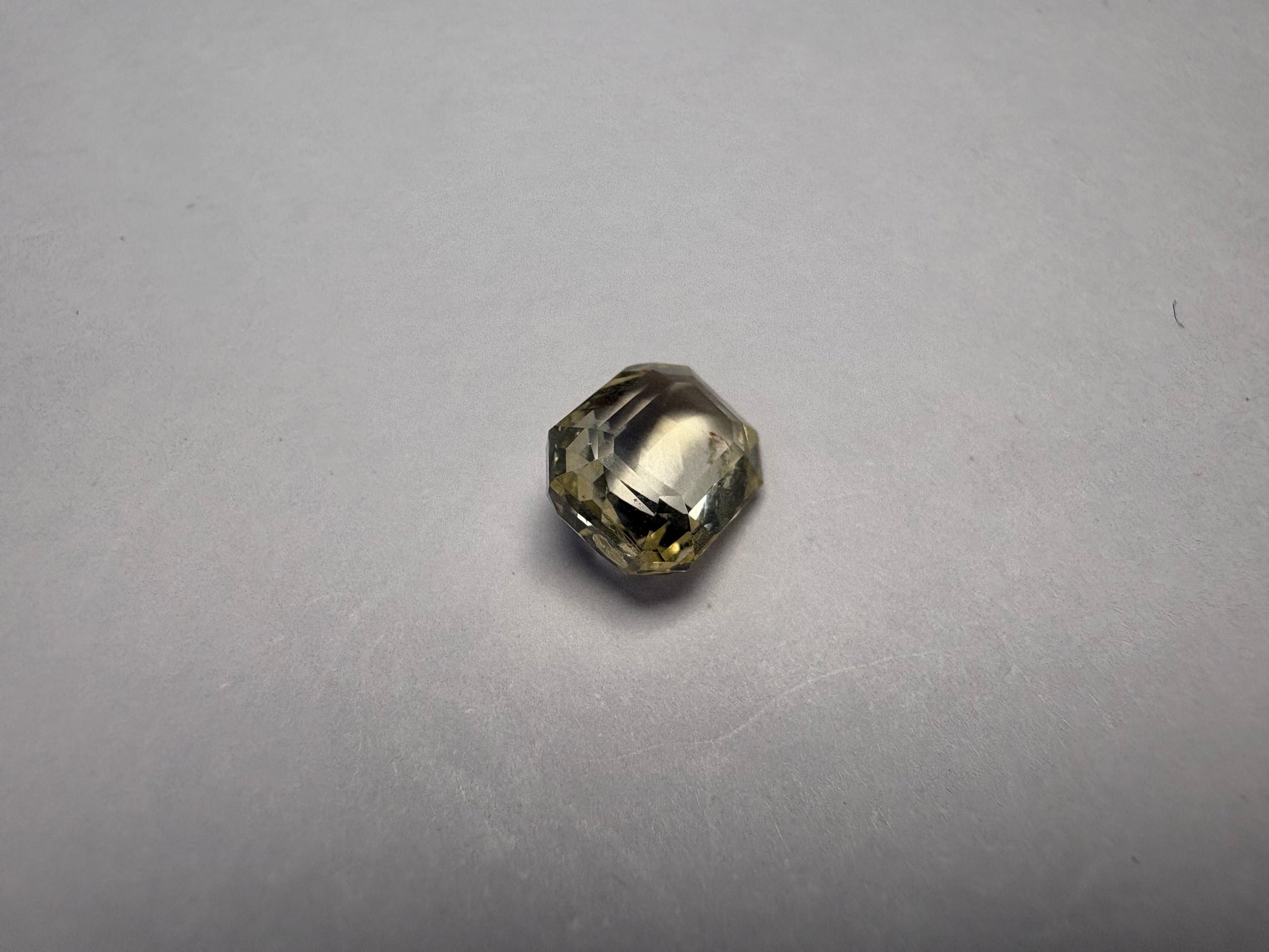Yellow Sapphire 3.07 carat YSR-264 close view