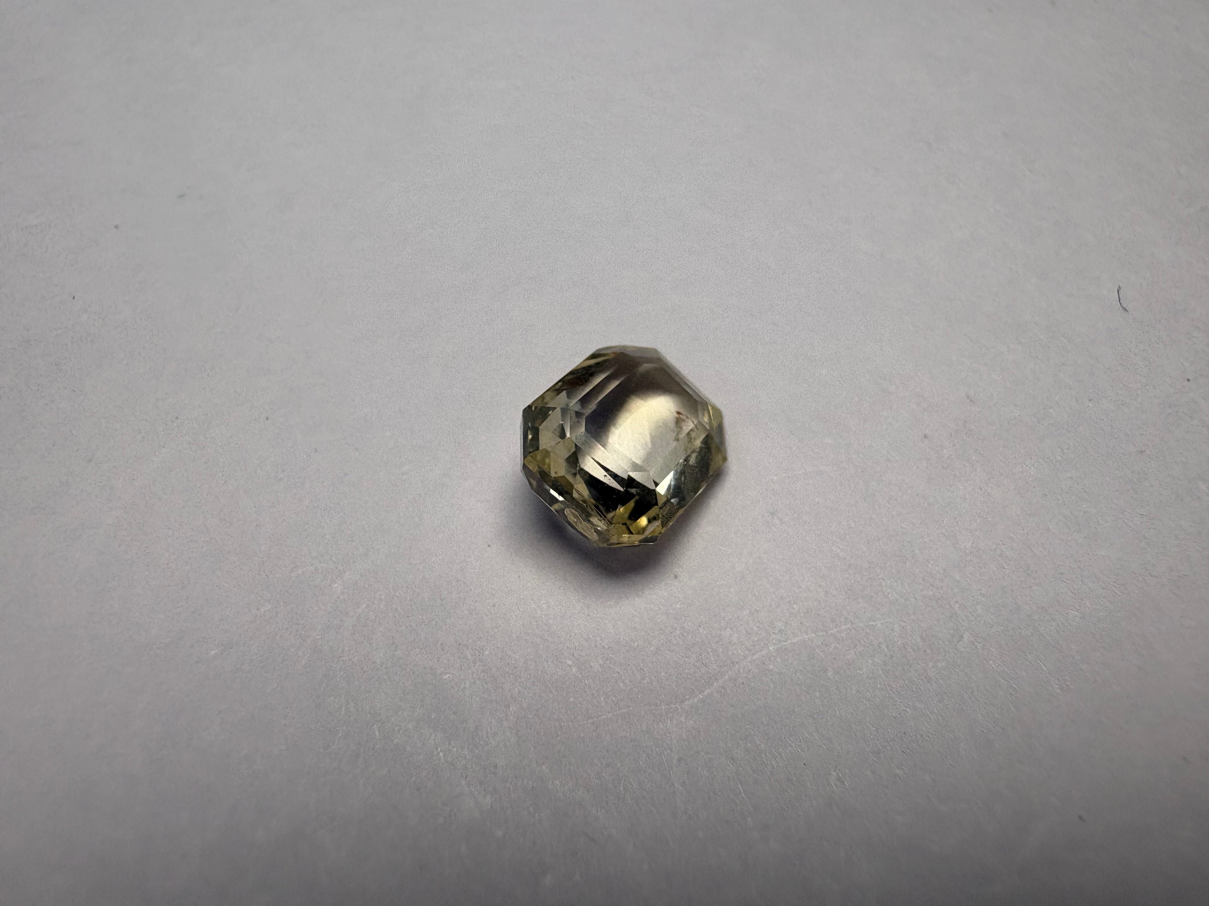 Yellow Sapphire 3.07 carat YSR-264 close view