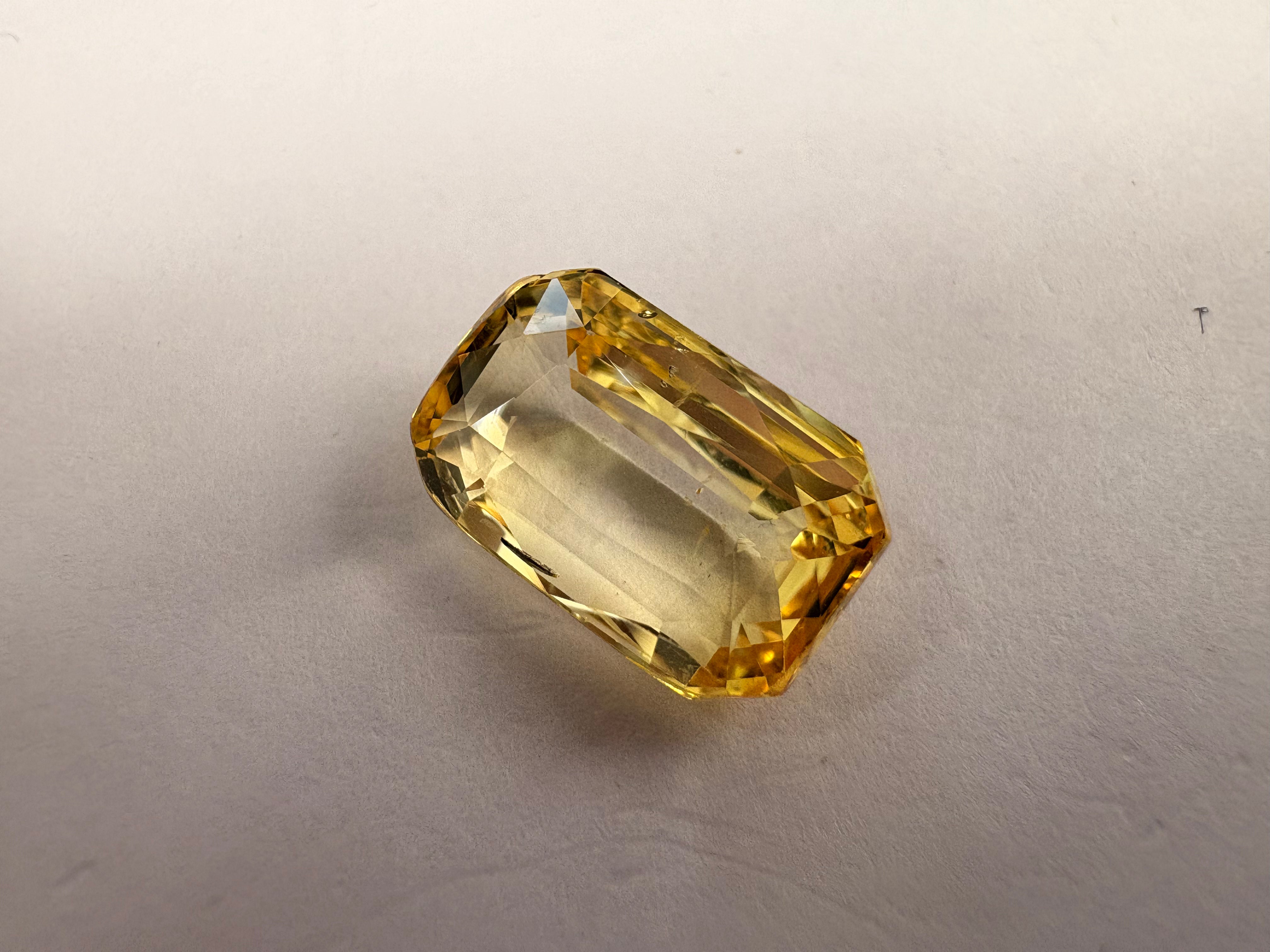Yellow Sapphire 6.00 carat YSR-265 close view