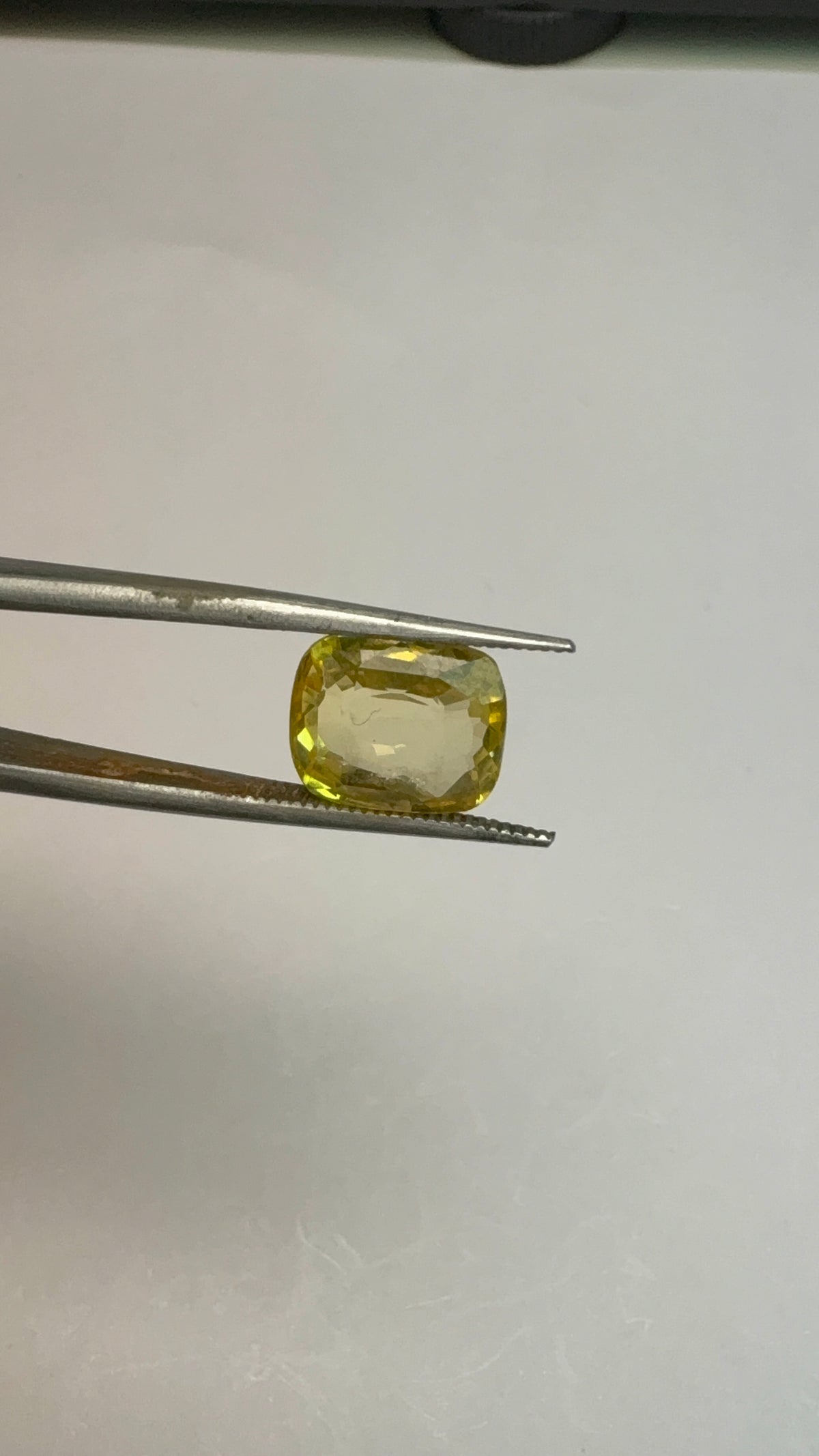 Yellow Sapphire 5.00 carat YSR-267 face-up view