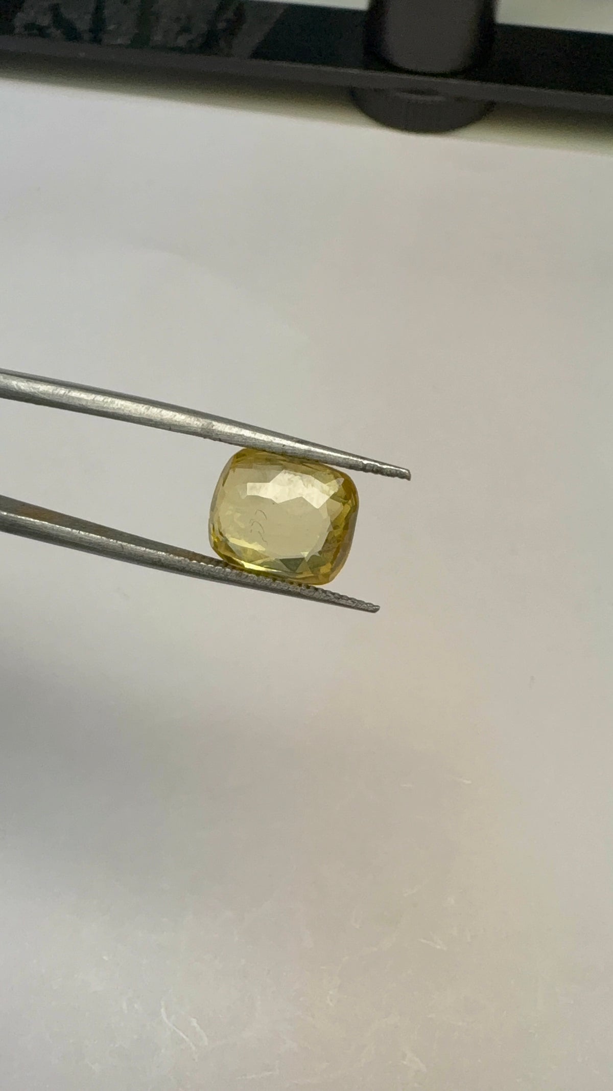 Yellow Sapphire 5.00 carat YSR-267 alternate face-up view