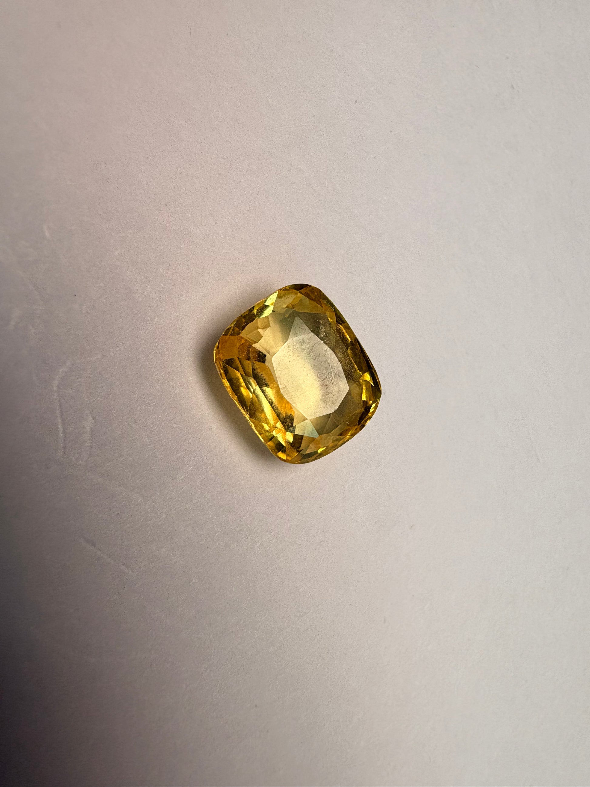 Yellow Sapphire 5.00 carat YSR-267 angled view