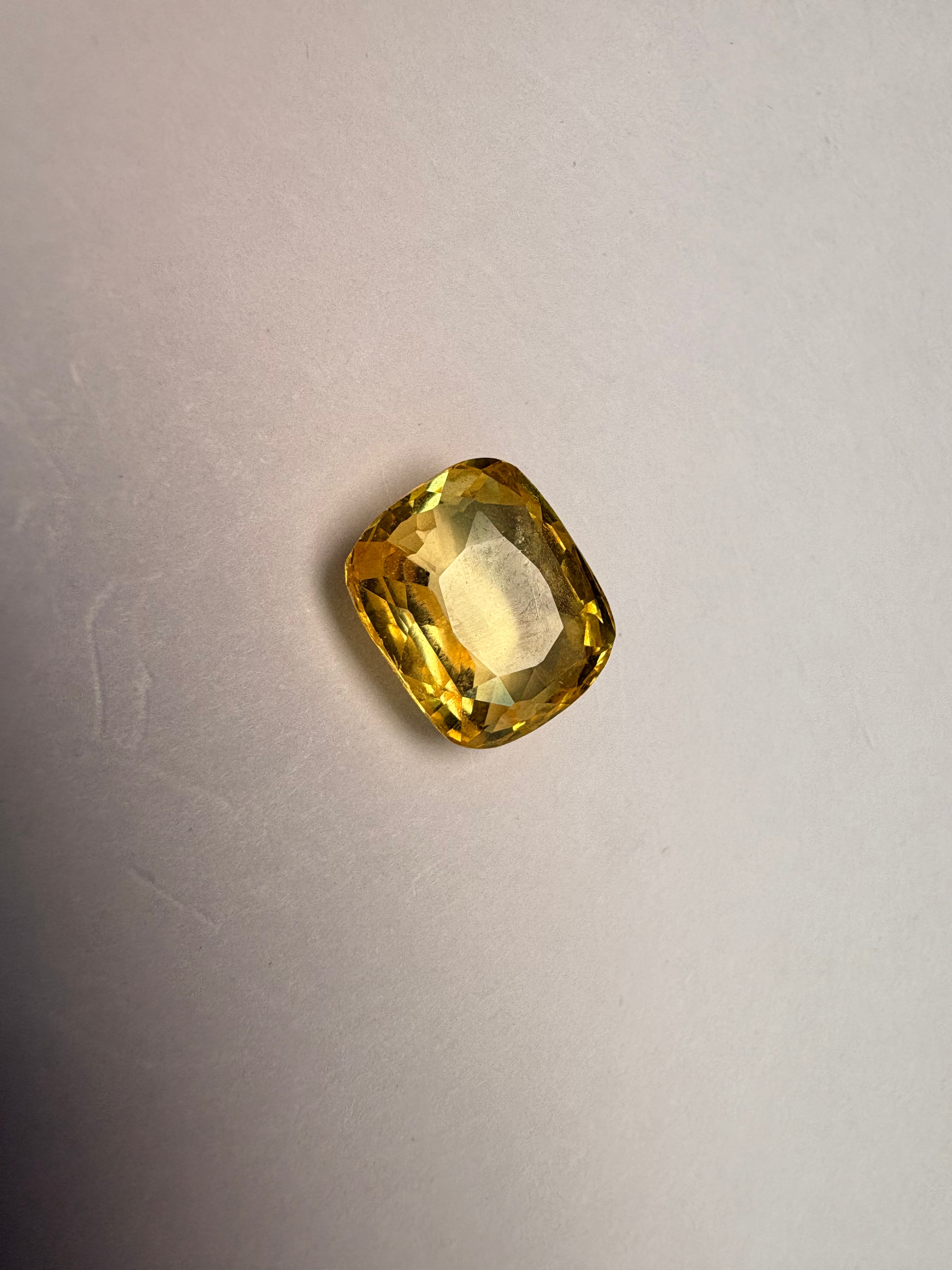 Yellow Sapphire 5.00 carat YSR-267 angled view