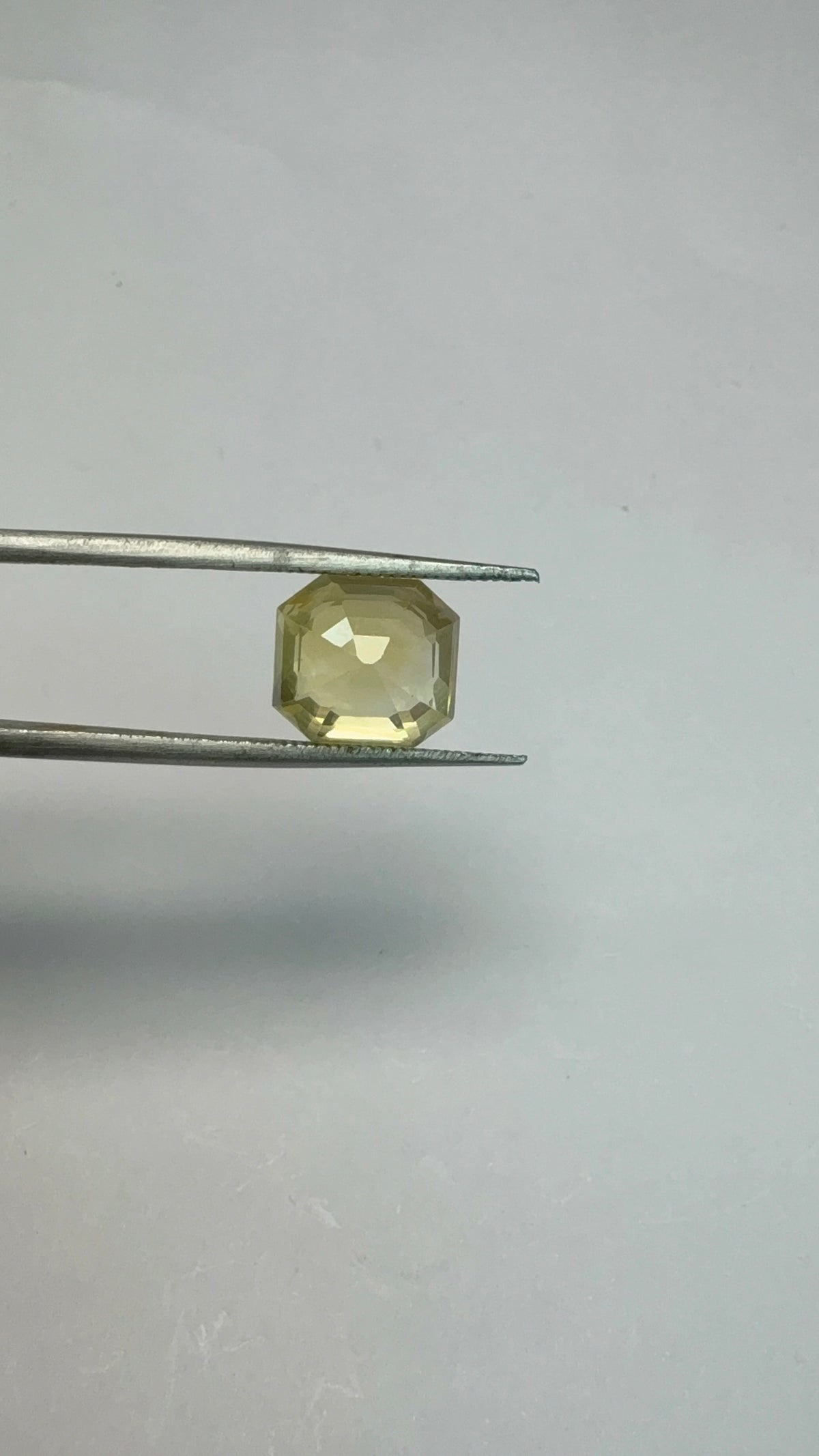 Yellow Sapphire 6.62 carat YSR-270 face-up view