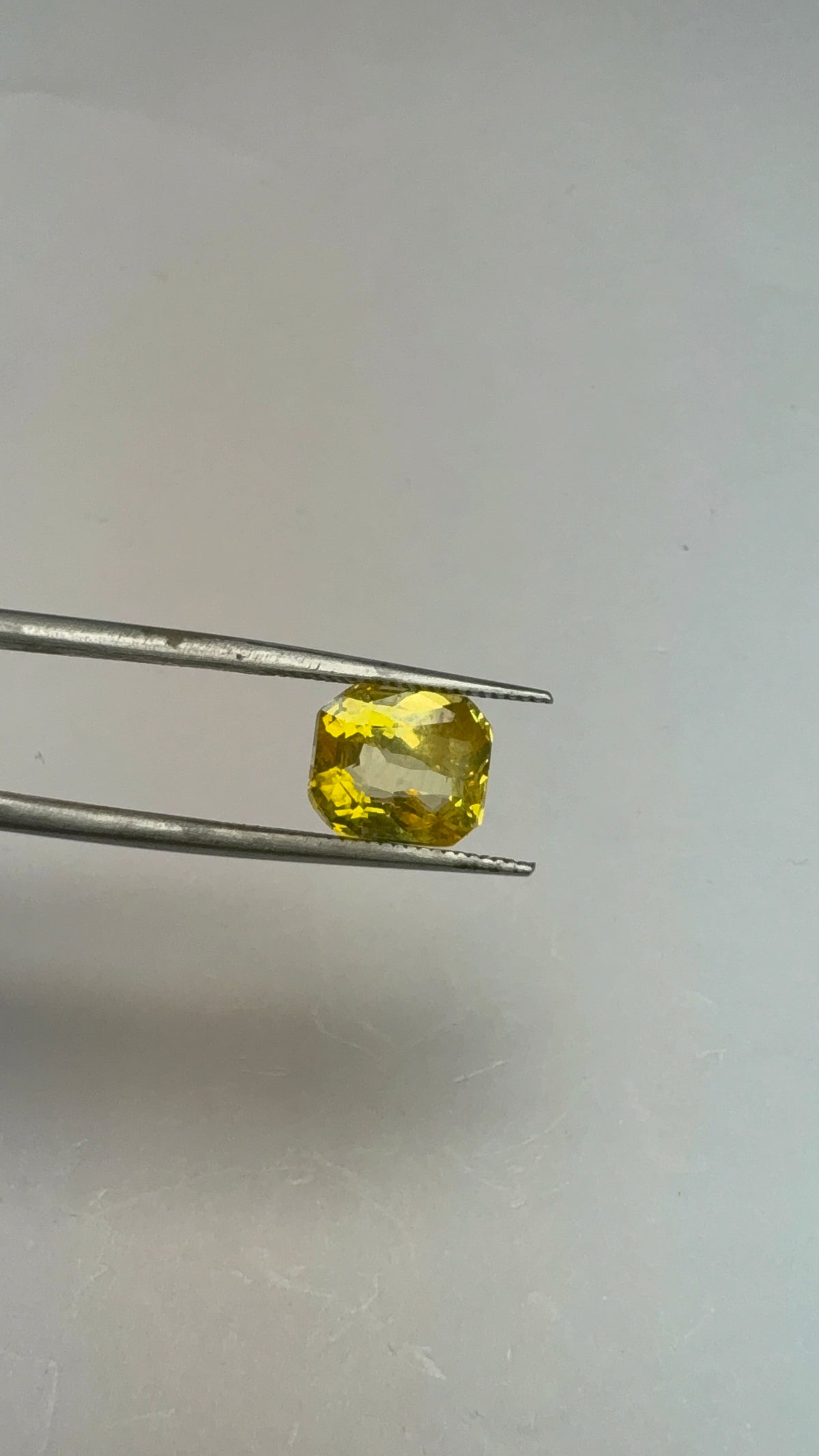 Yellow Sapphire 4.02 carat YSR-271 front view