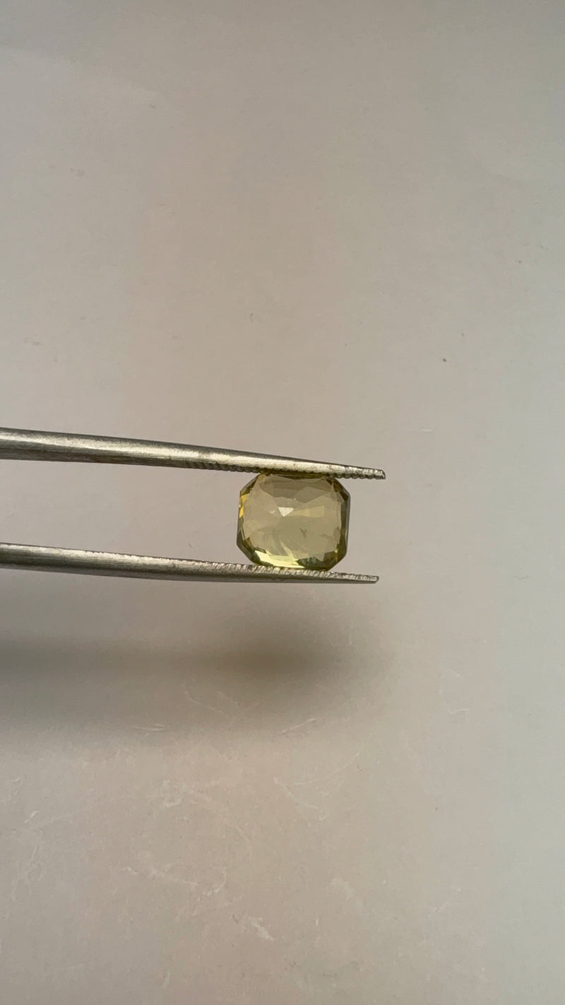 Yellow Sapphire – 4.02 Carat – Sri Lanka