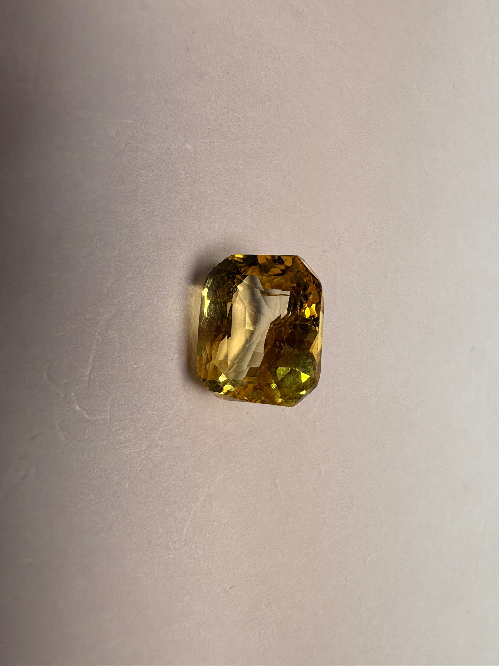 Yellow Sapphire 4.02 carat YSR-271 alternate face-up view