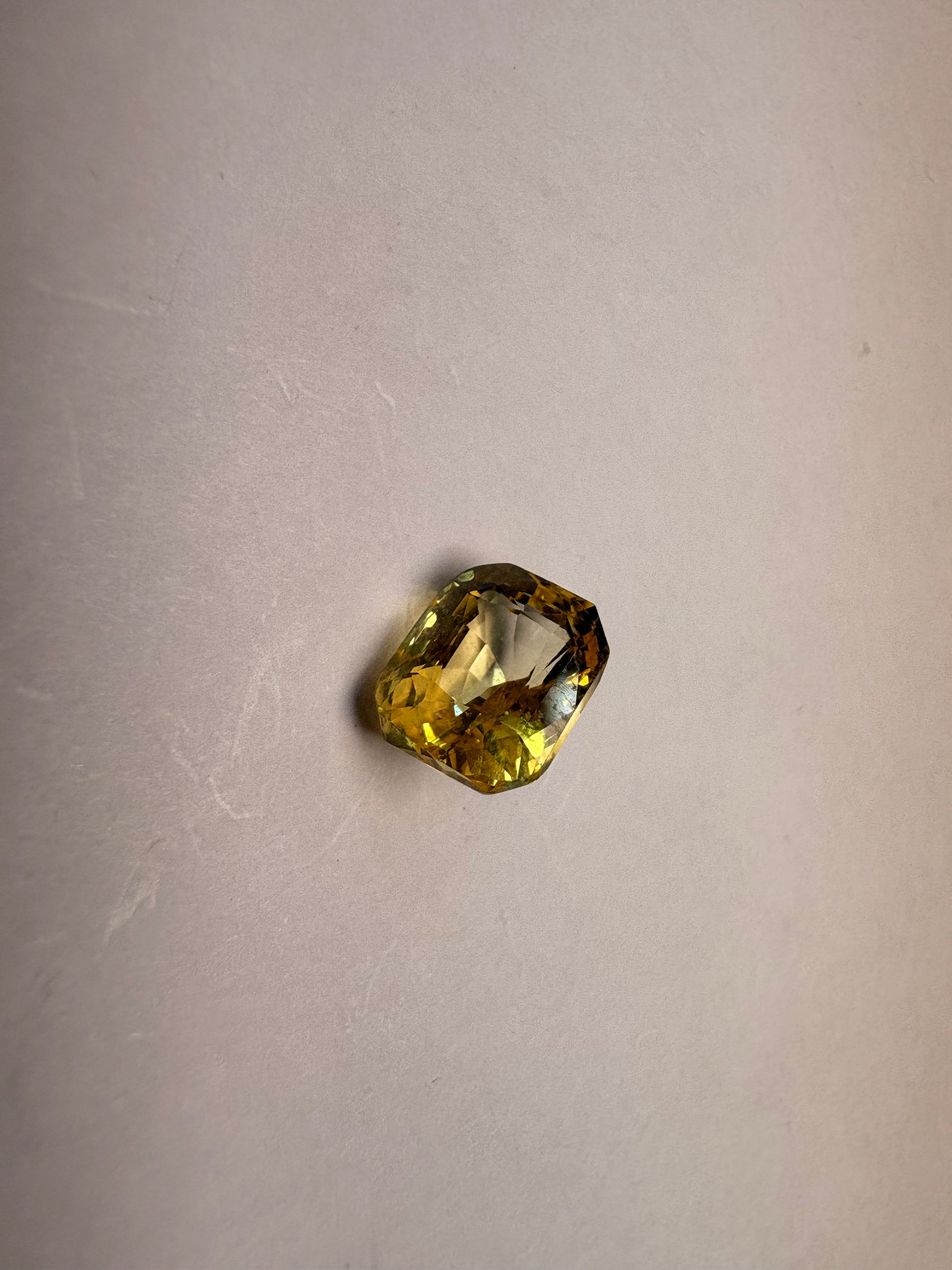 Yellow Sapphire 4.02 carat YSR-271 close view
