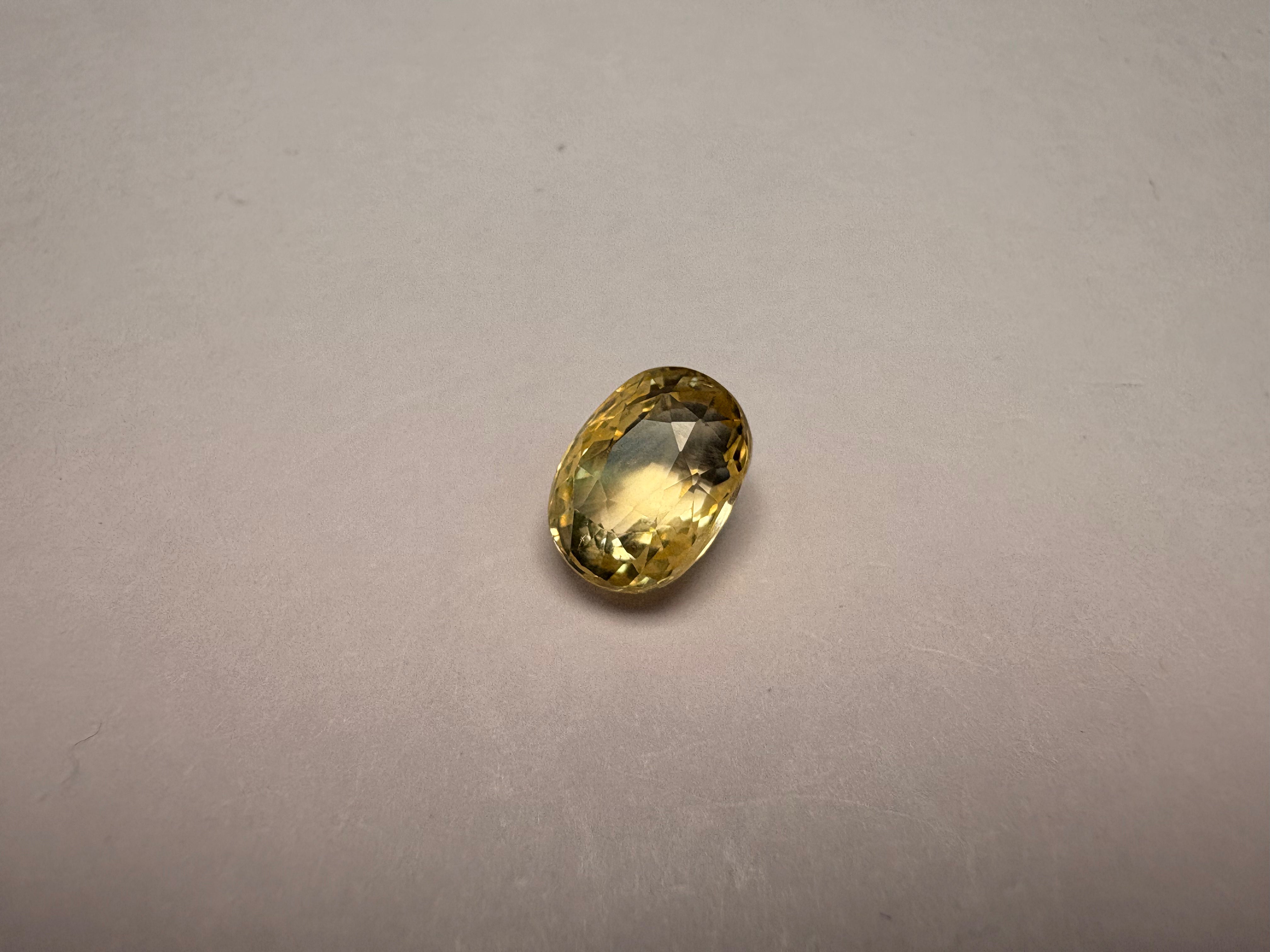 Yellow Sapphire 4.04 carat YSR-272 close view
