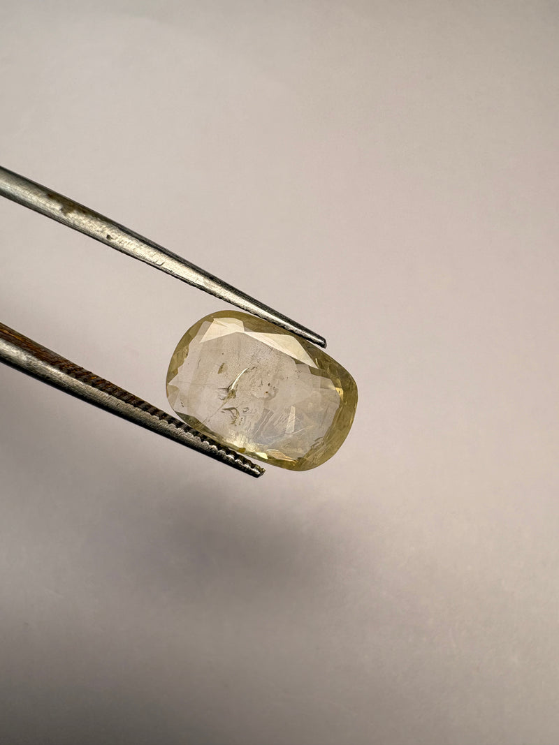 Yellow Sapphire – 4.55 Carat – Sri Lanka
