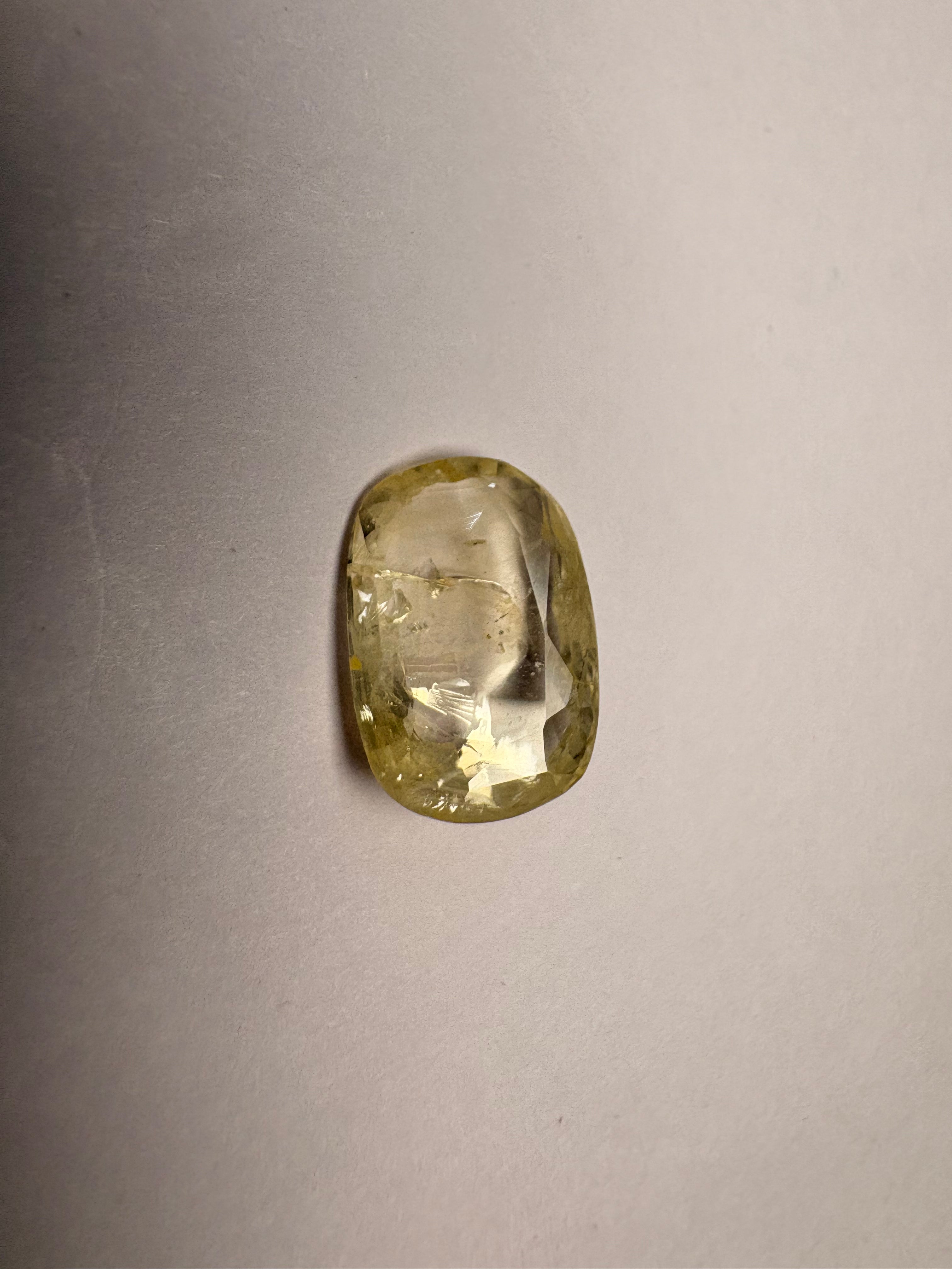 Yellow Sapphire 4.55 carat YSR-276 alternate face-up view