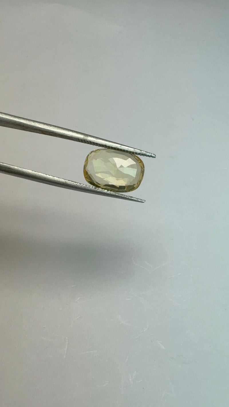 Yellow Sapphire – 4.80 Carat – Sri Lanka