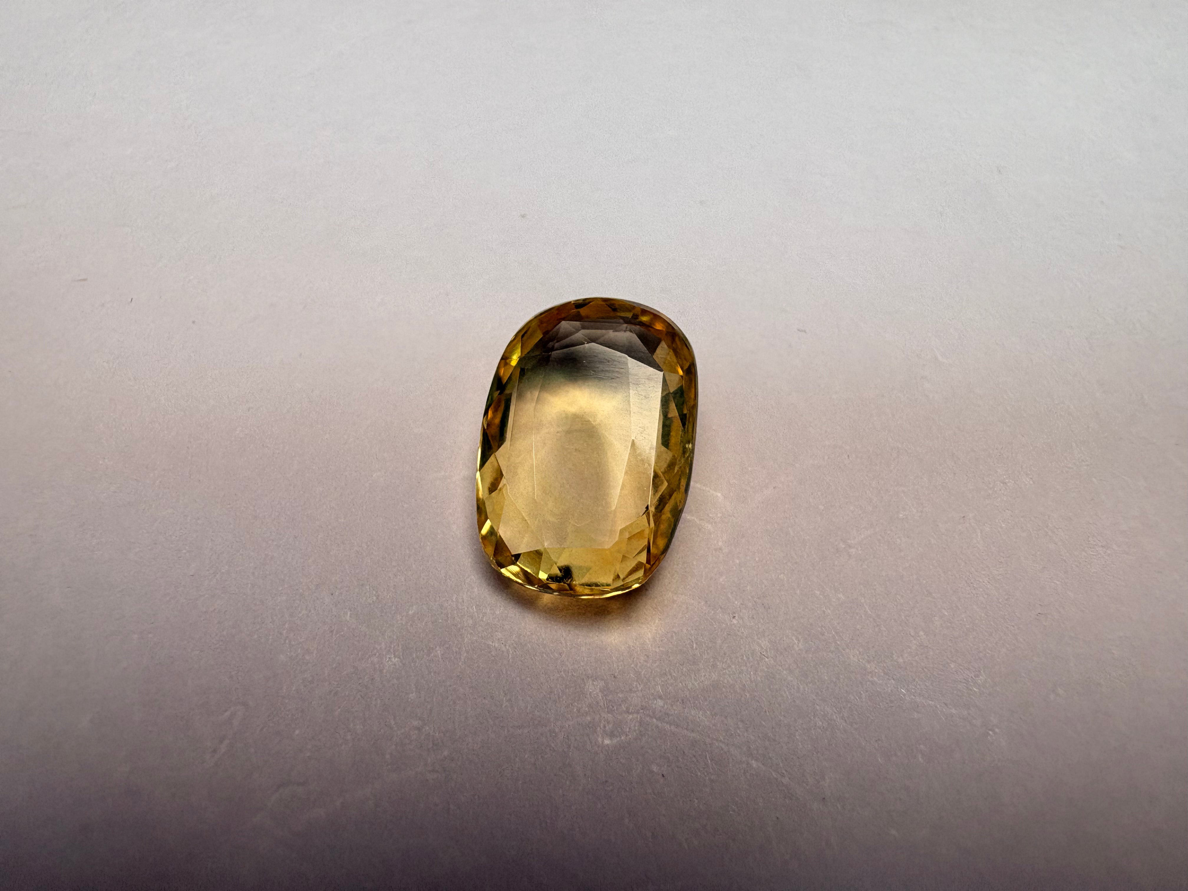 Yellow Sapphire 4.80 carat YSR-277 alternate face-up view